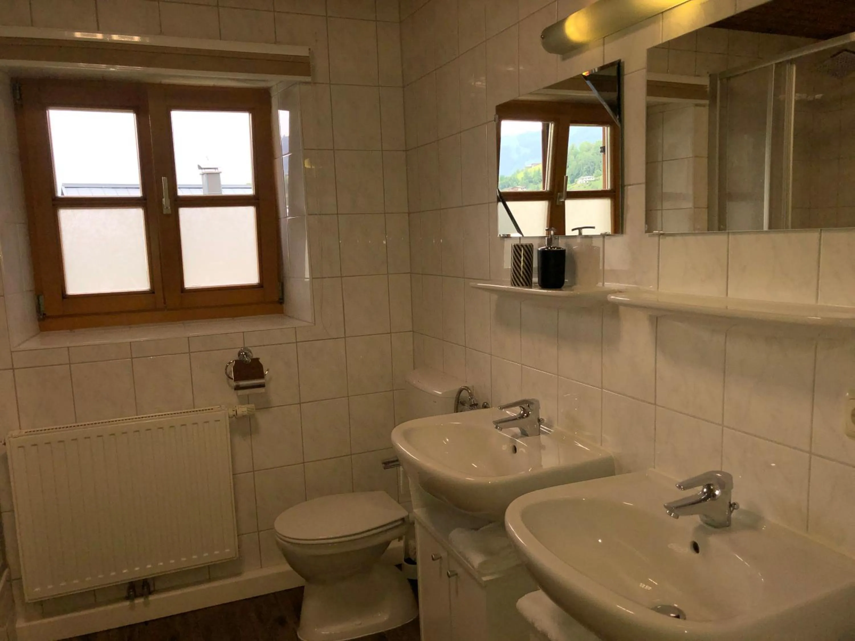 Bathroom in Familienappartements Eder - Free entry to Tauern SPA Kaprun included