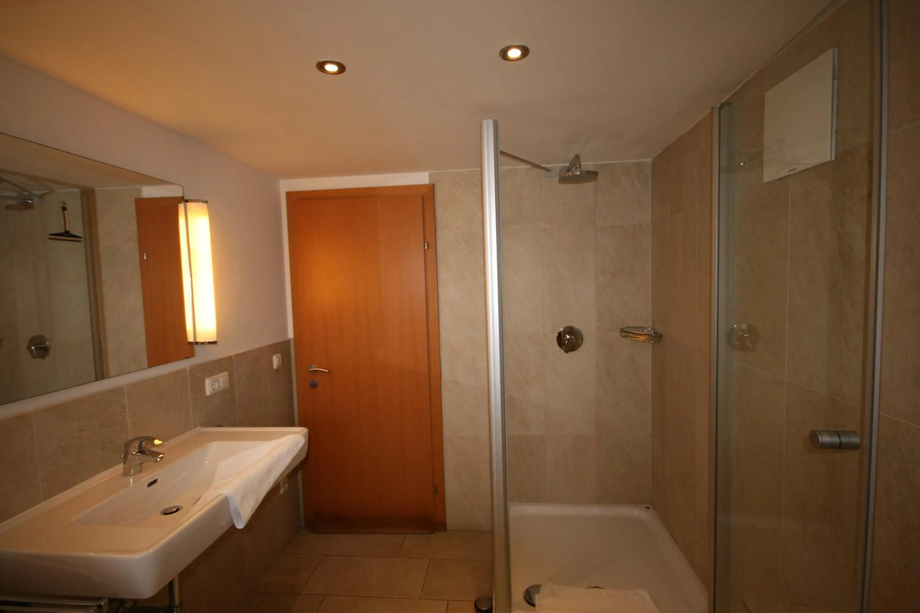 Shower in Familienappartements Eder - Free entry to Tauern SPA Kaprun included