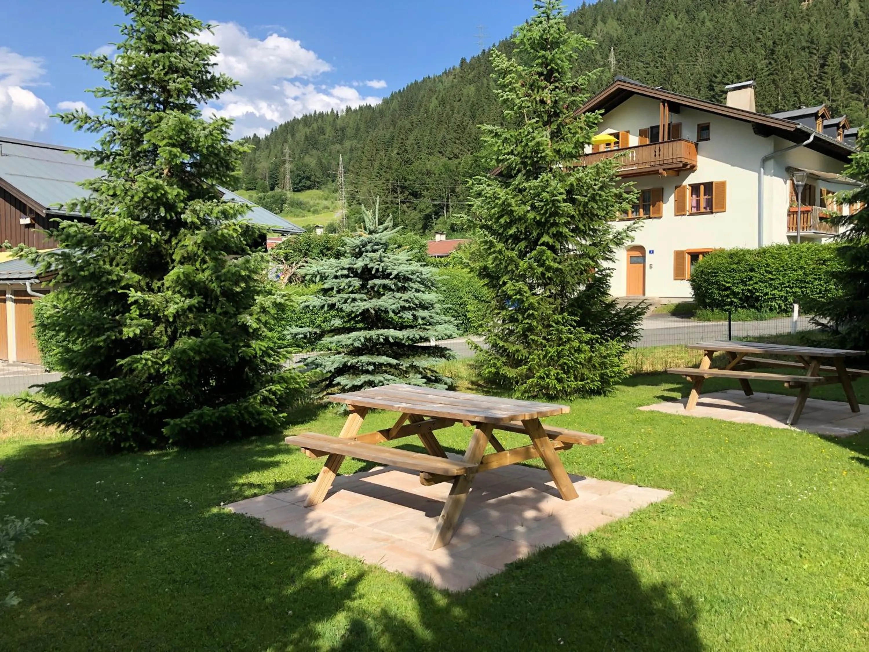 Garden in Familienappartements Eder - Free entry to Tauern SPA Kaprun included