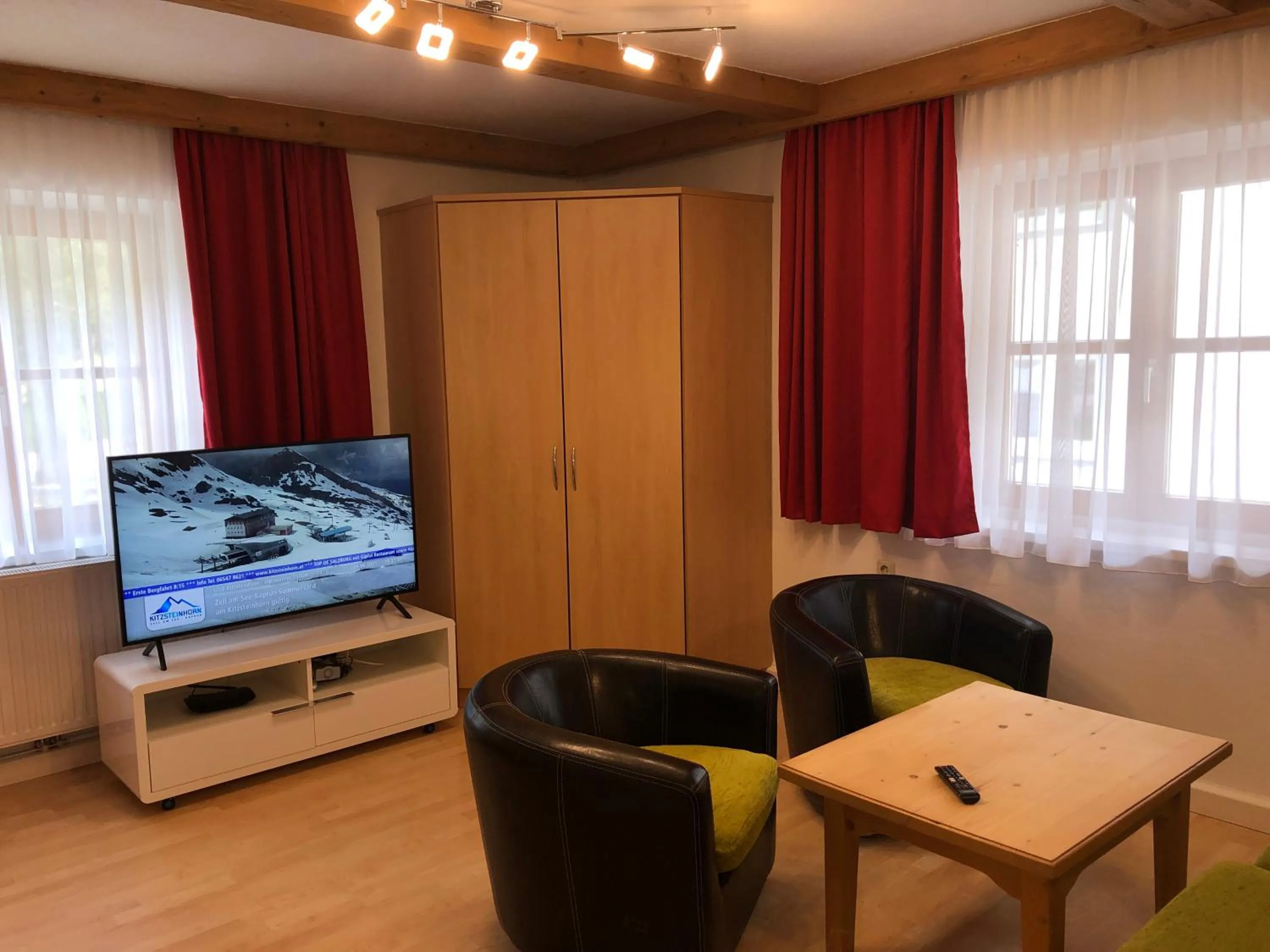 Living room in Familienappartements Eder - Free entry to Tauern SPA Kaprun included