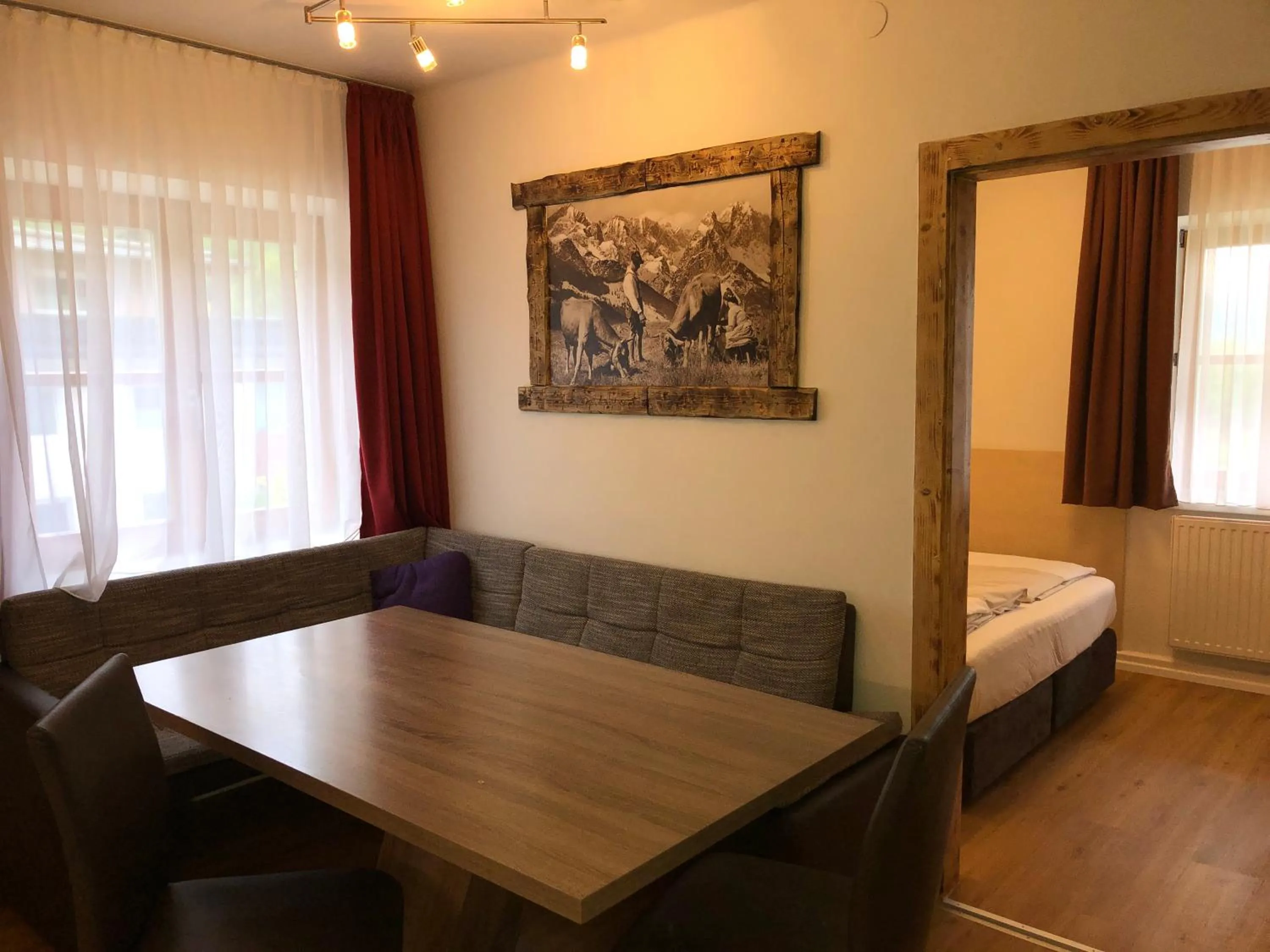 Dining area, Bed in Familienappartements Eder - Free entry to Tauern SPA Kaprun included