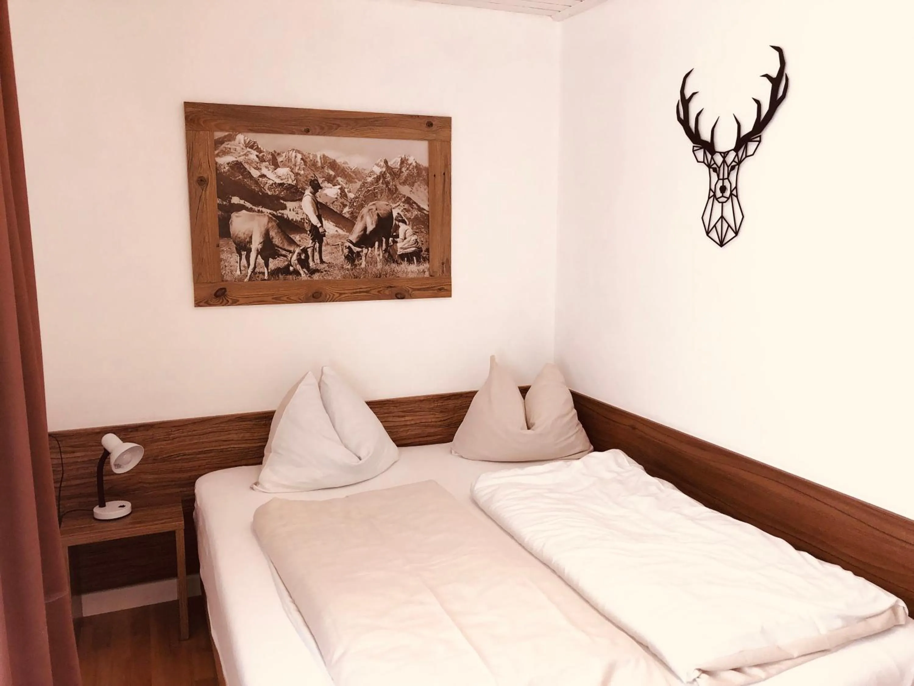 Bedroom, Bed in Familienappartements Eder - Free entry to Tauern SPA Kaprun included
