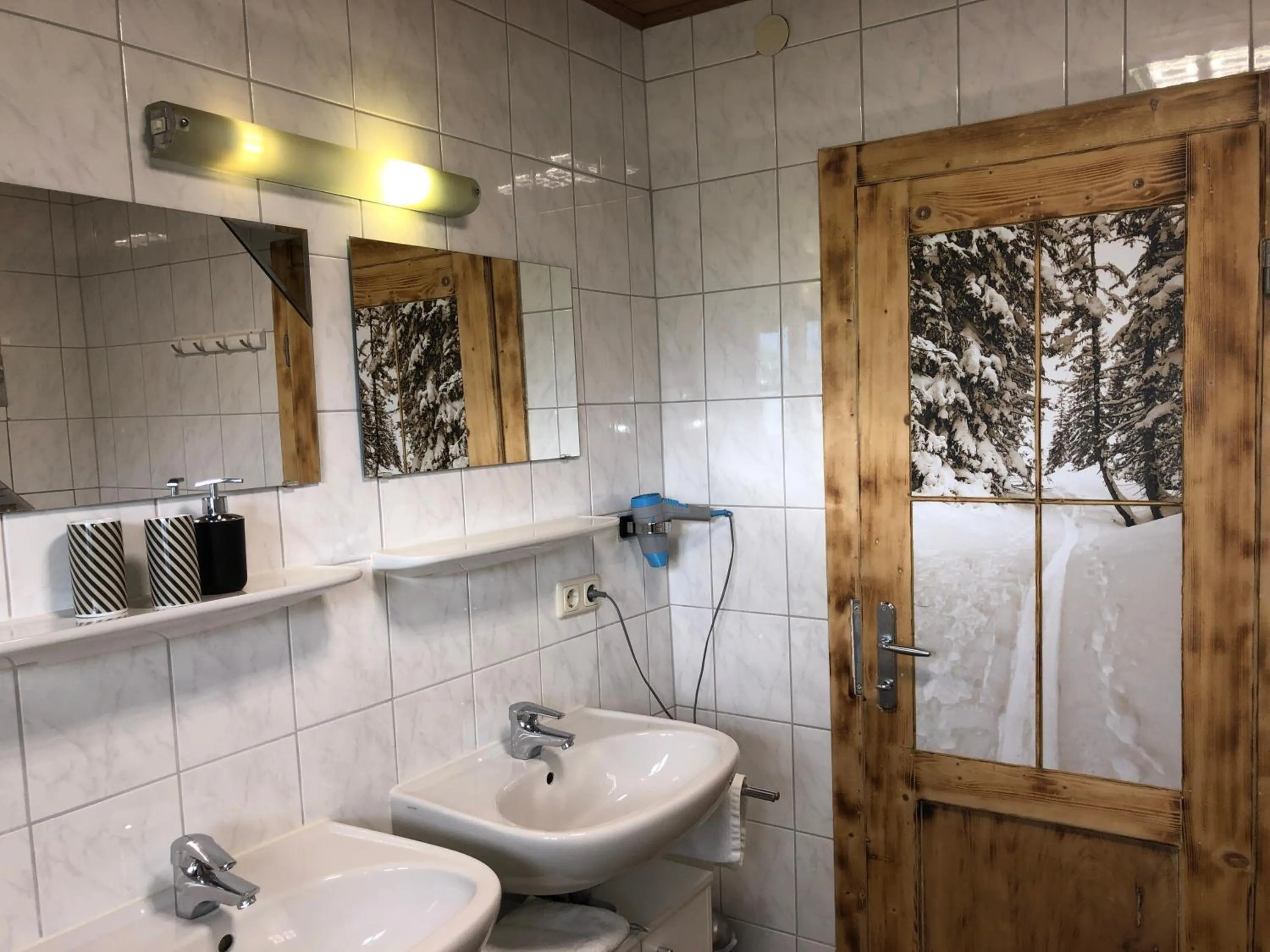 Bathroom in Familienappartements Eder - Free entry to Tauern SPA Kaprun included