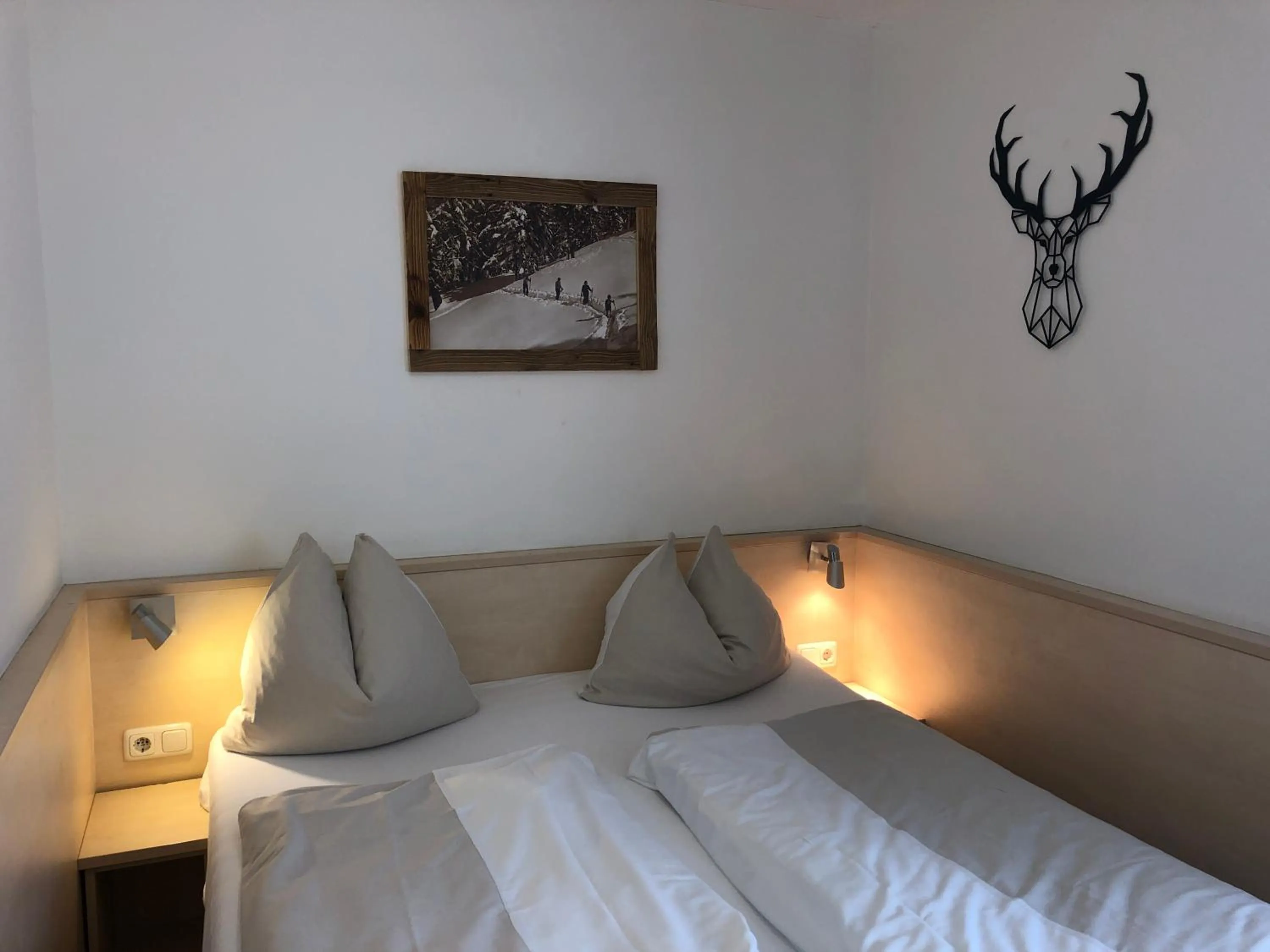 Bedroom, Bed in Familienappartements Eder - Free entry to Tauern SPA Kaprun included