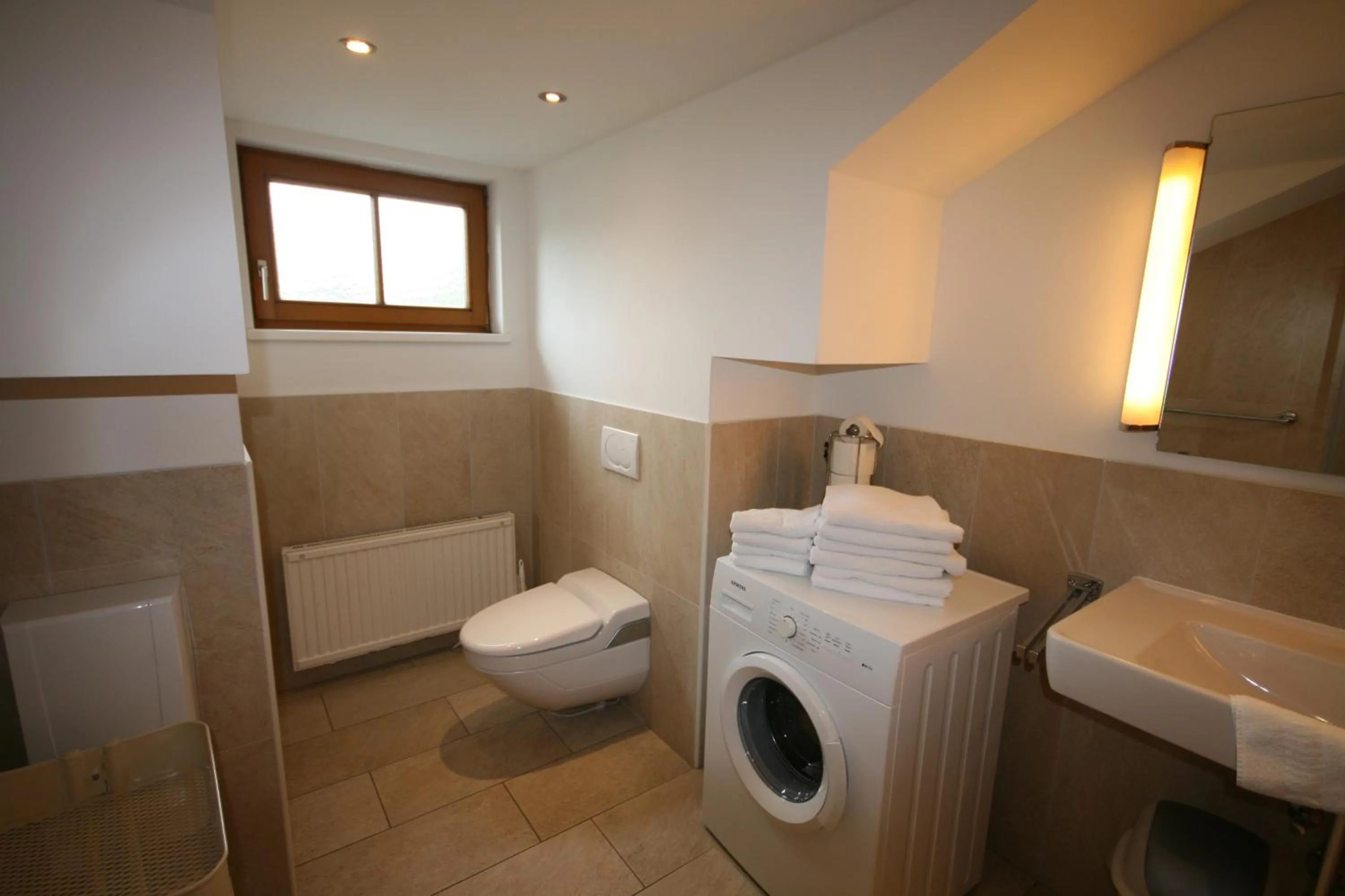 Toilet in Familienappartements Eder - Free entry to Tauern SPA Kaprun included