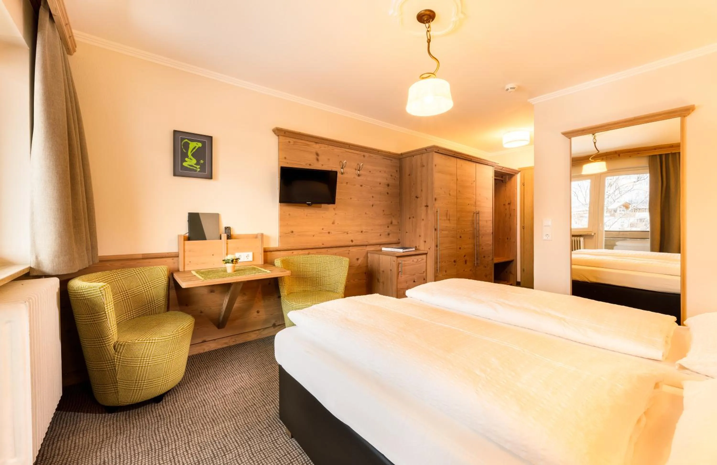 Photo of the whole room, Bed in Hotel Garni Entstrasser