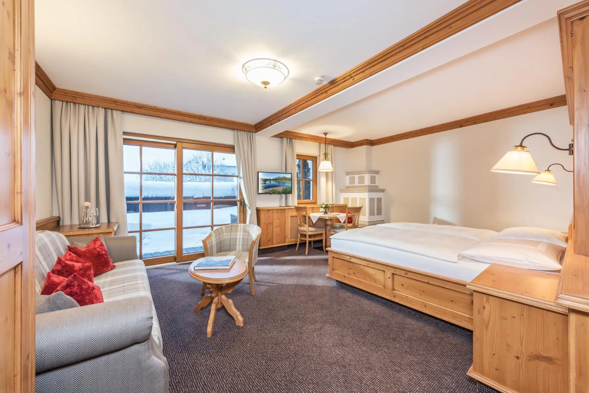 Living room, Bed in Eggerwirt Kitzbühel, Hotel & Restaurant