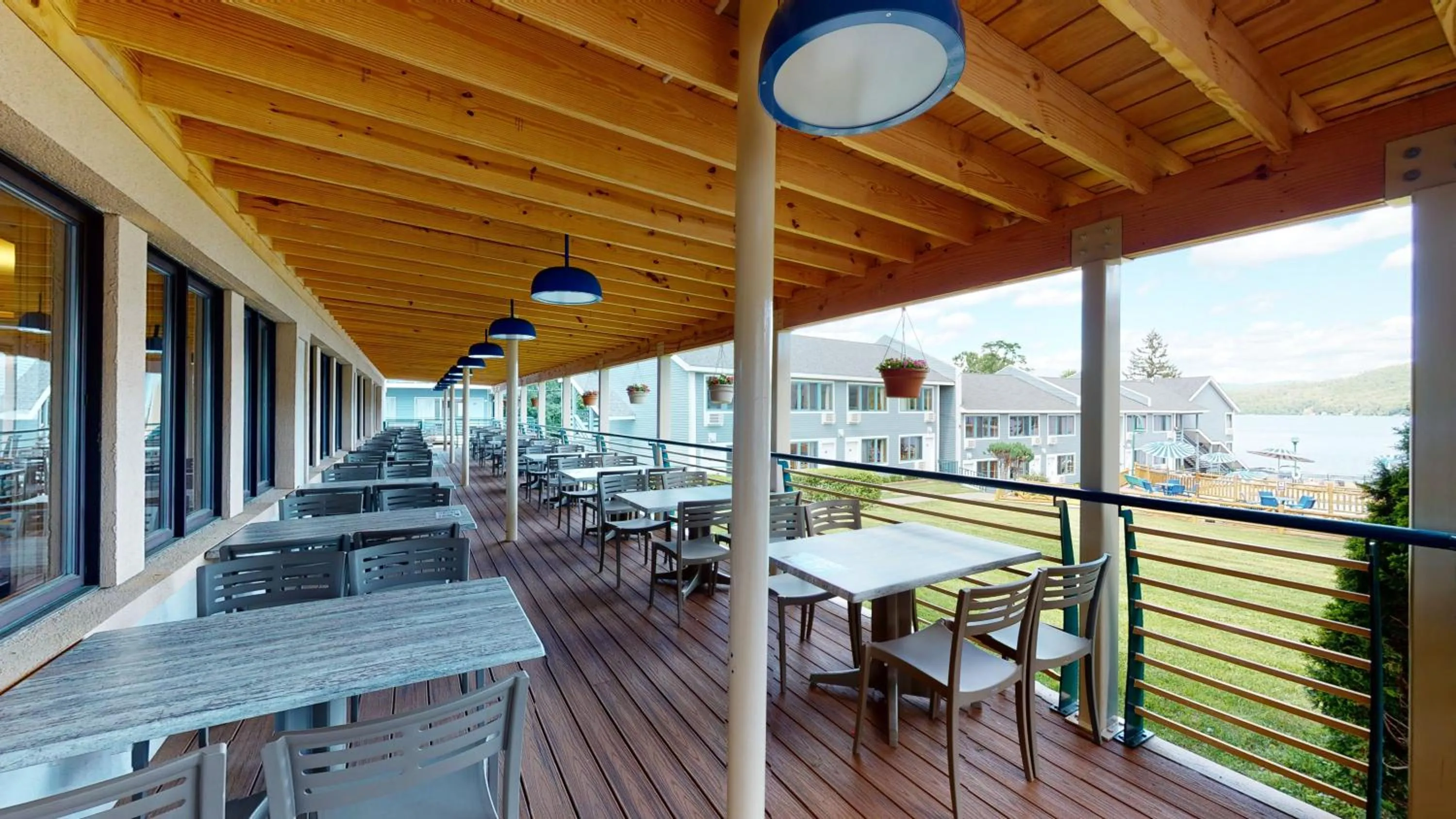 Restaurant/places to eat in Surfside On The Lake