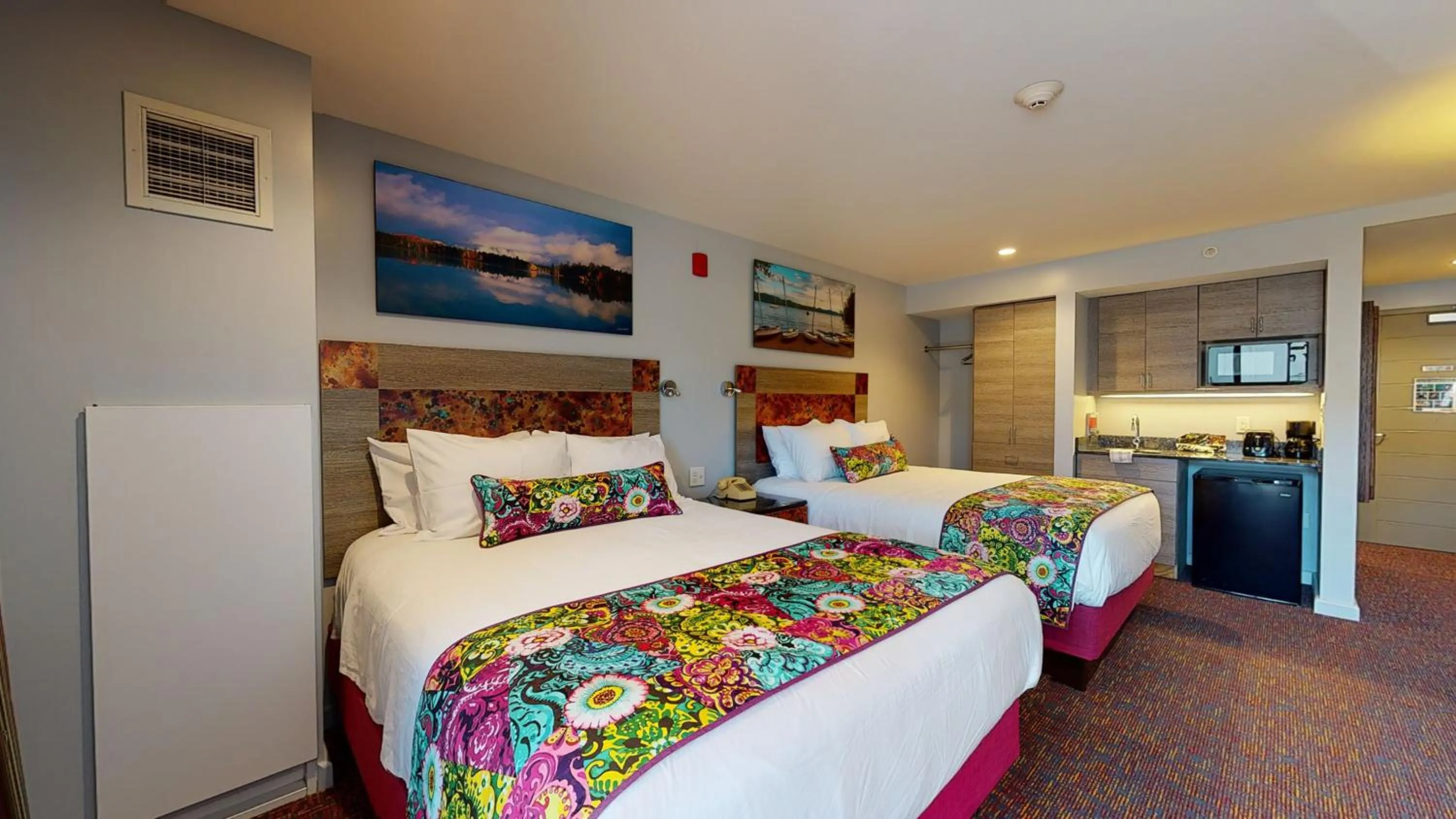 Bedroom, Bed in Surfside On The Lake