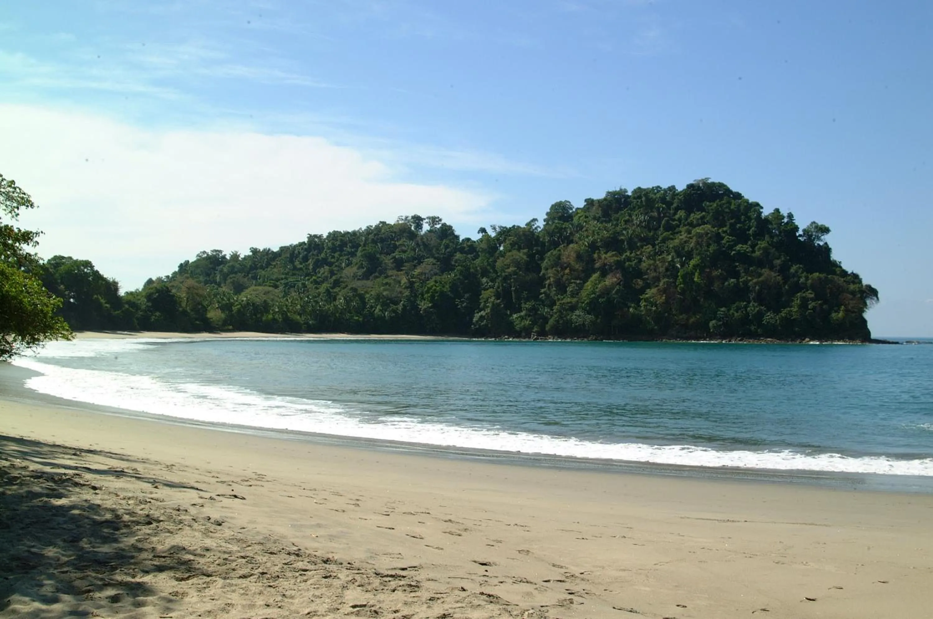 Summer in Hotel Manuel Antonio Park