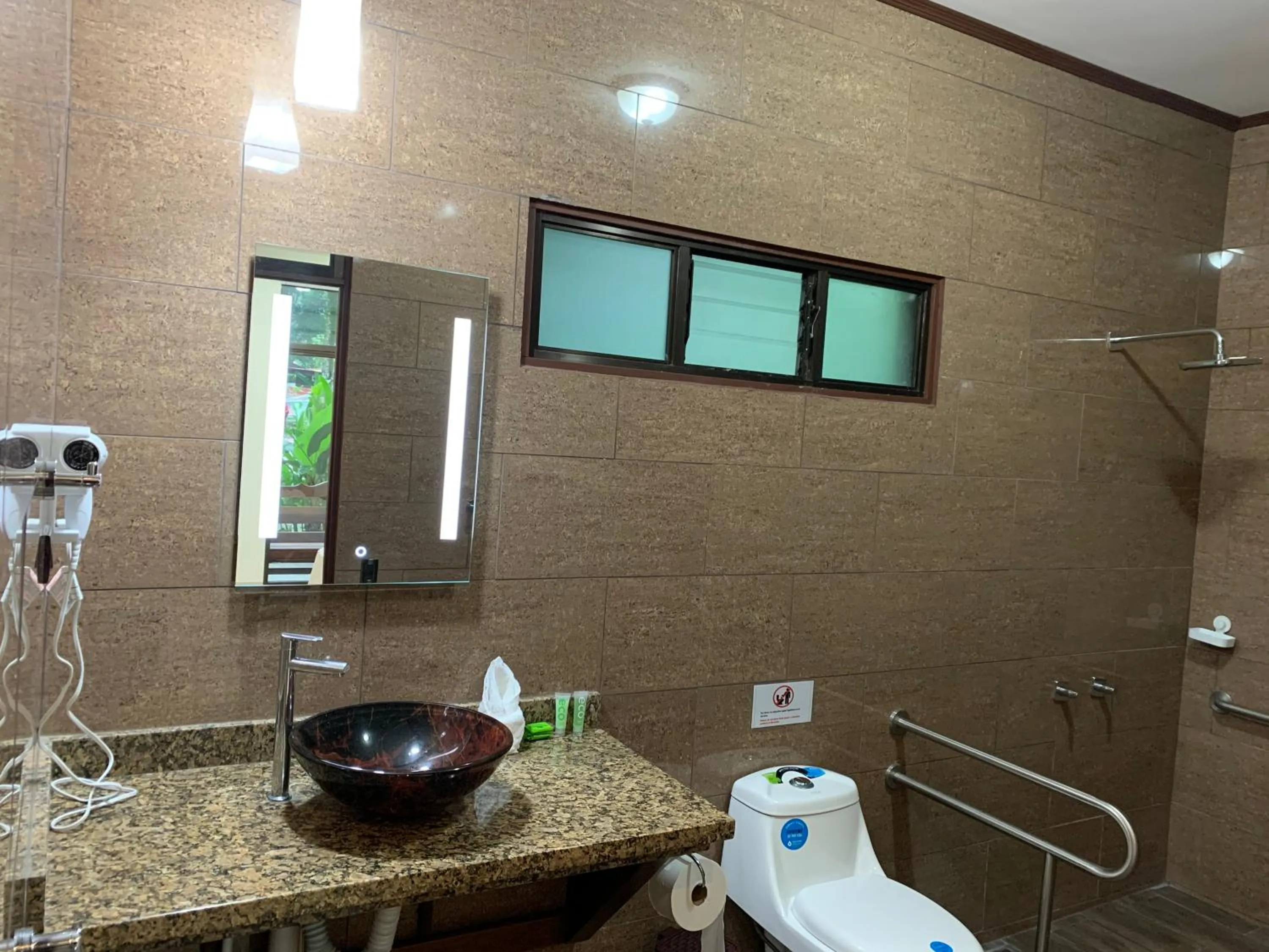 Bathroom in Hotel Manuel Antonio Park