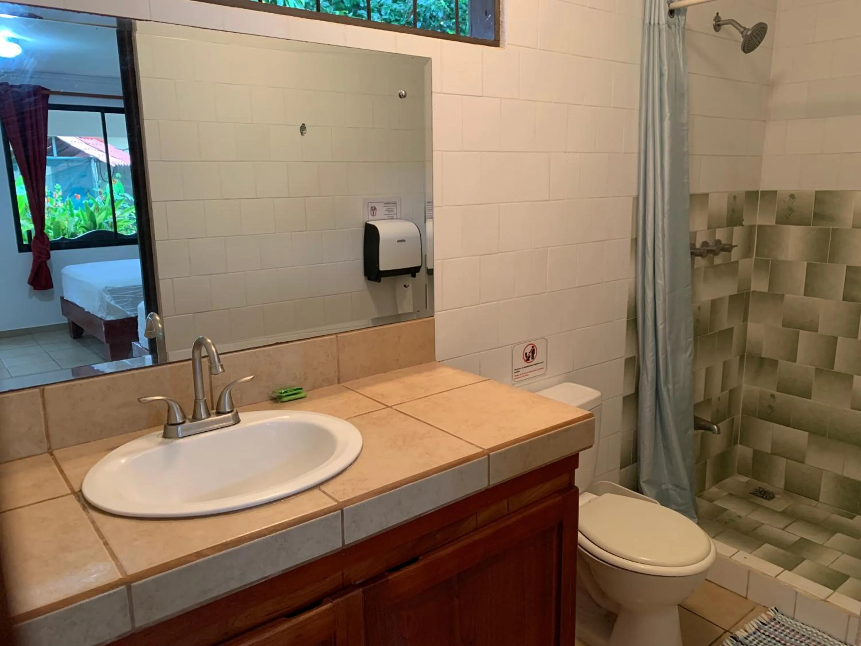 Bathroom in Hotel Manuel Antonio Park
