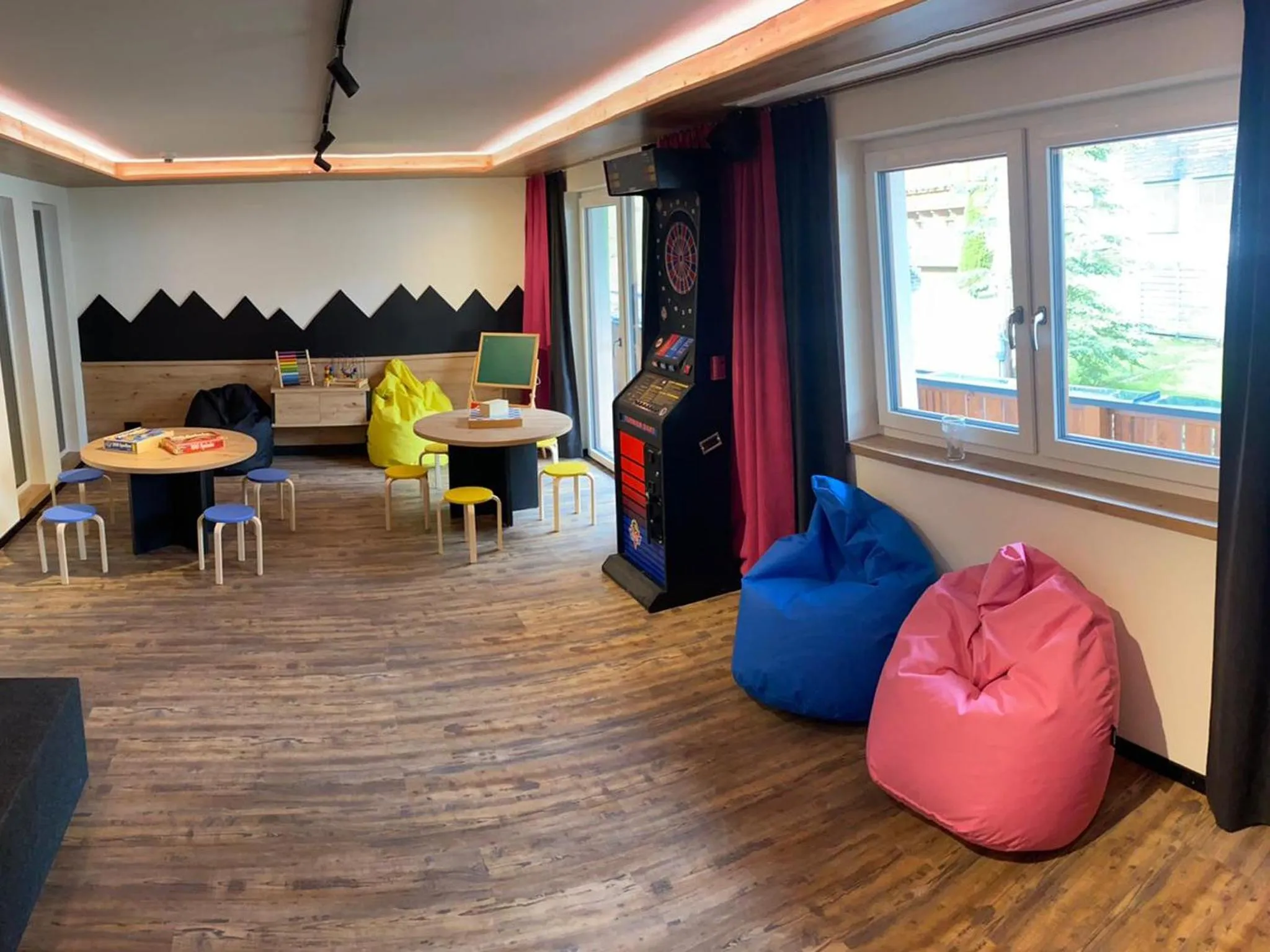 children in first mountain Hotel Ötztal