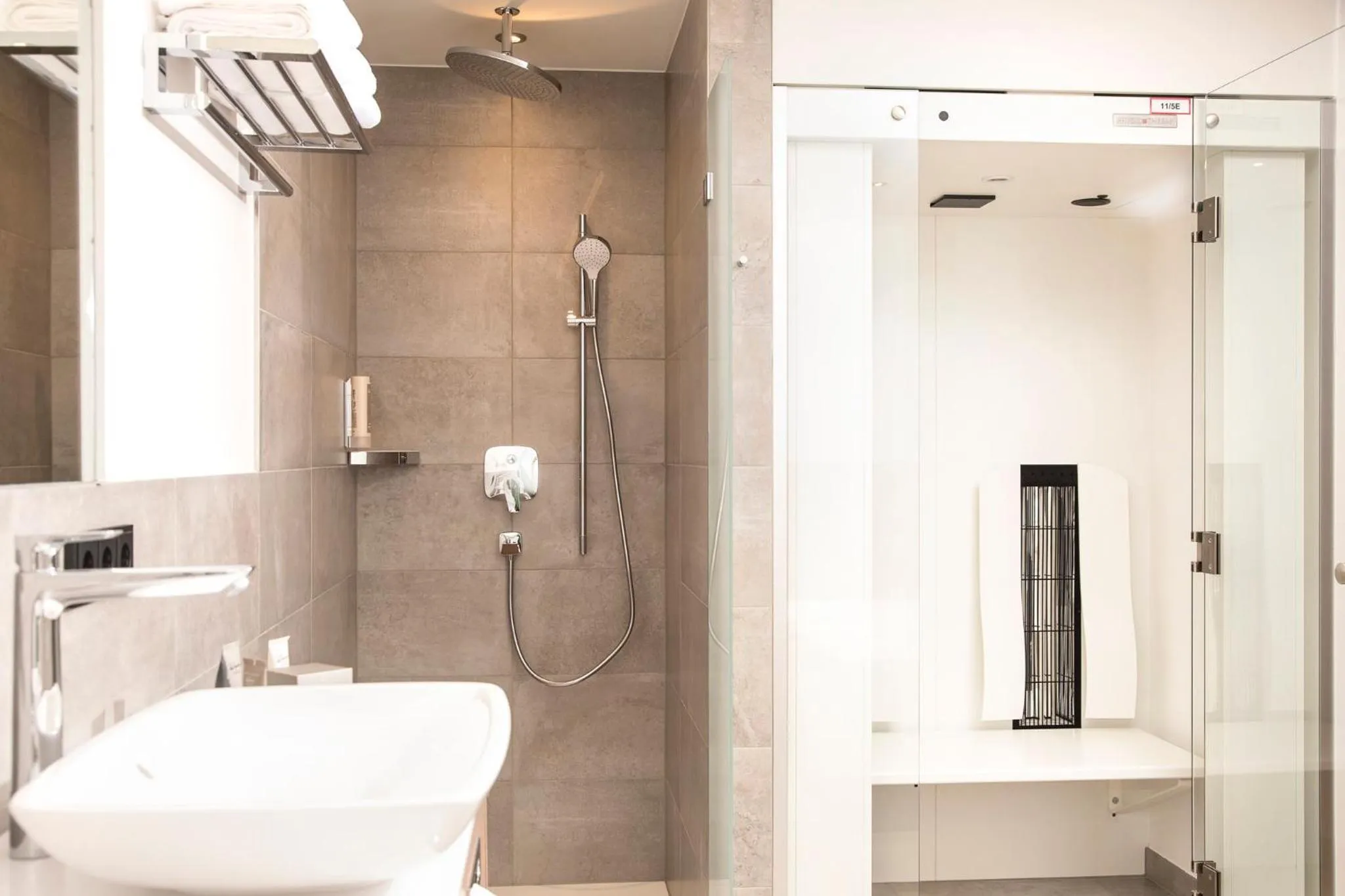 Bathroom in Das Hohe Salve Sportresort, 4 Sterne Superior