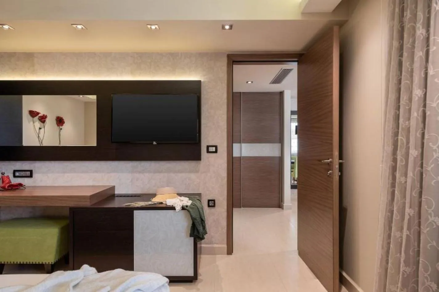 TV and multimedia, Bed in Cretan Dream Resort & Spa