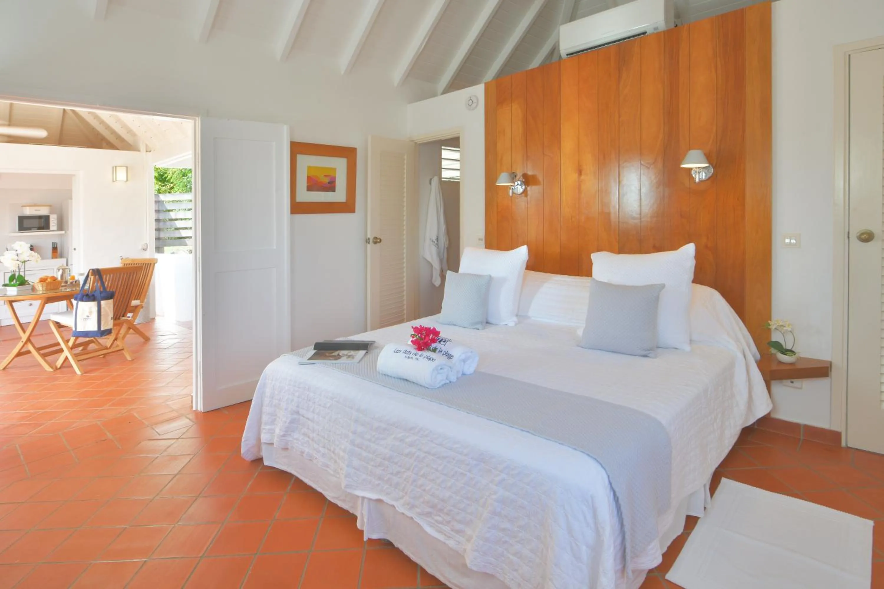 Kitchen or kitchenette, Bed in Les Ilets De La Plage
