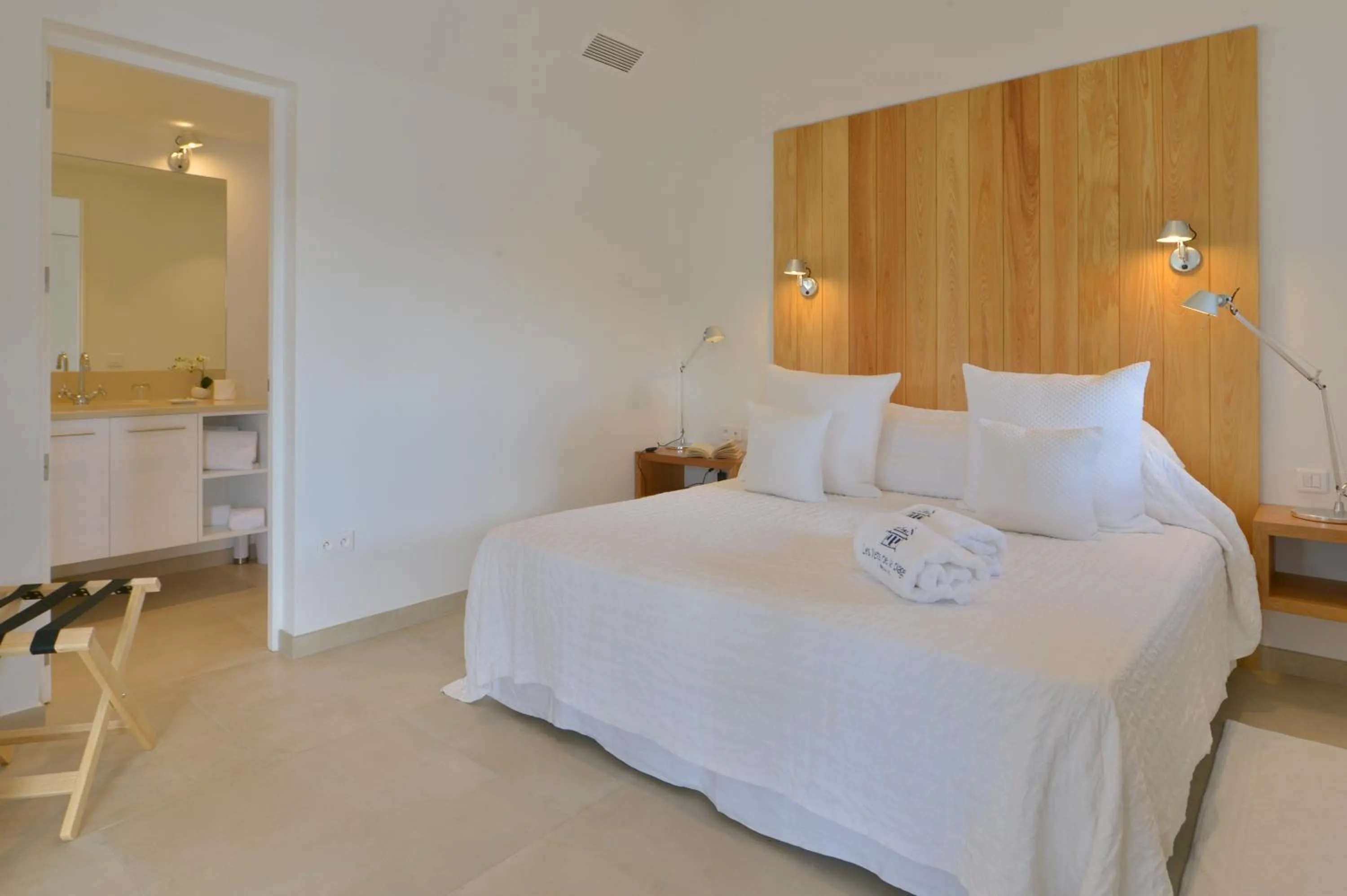 Bathroom, Bed in Les Ilets De La Plage