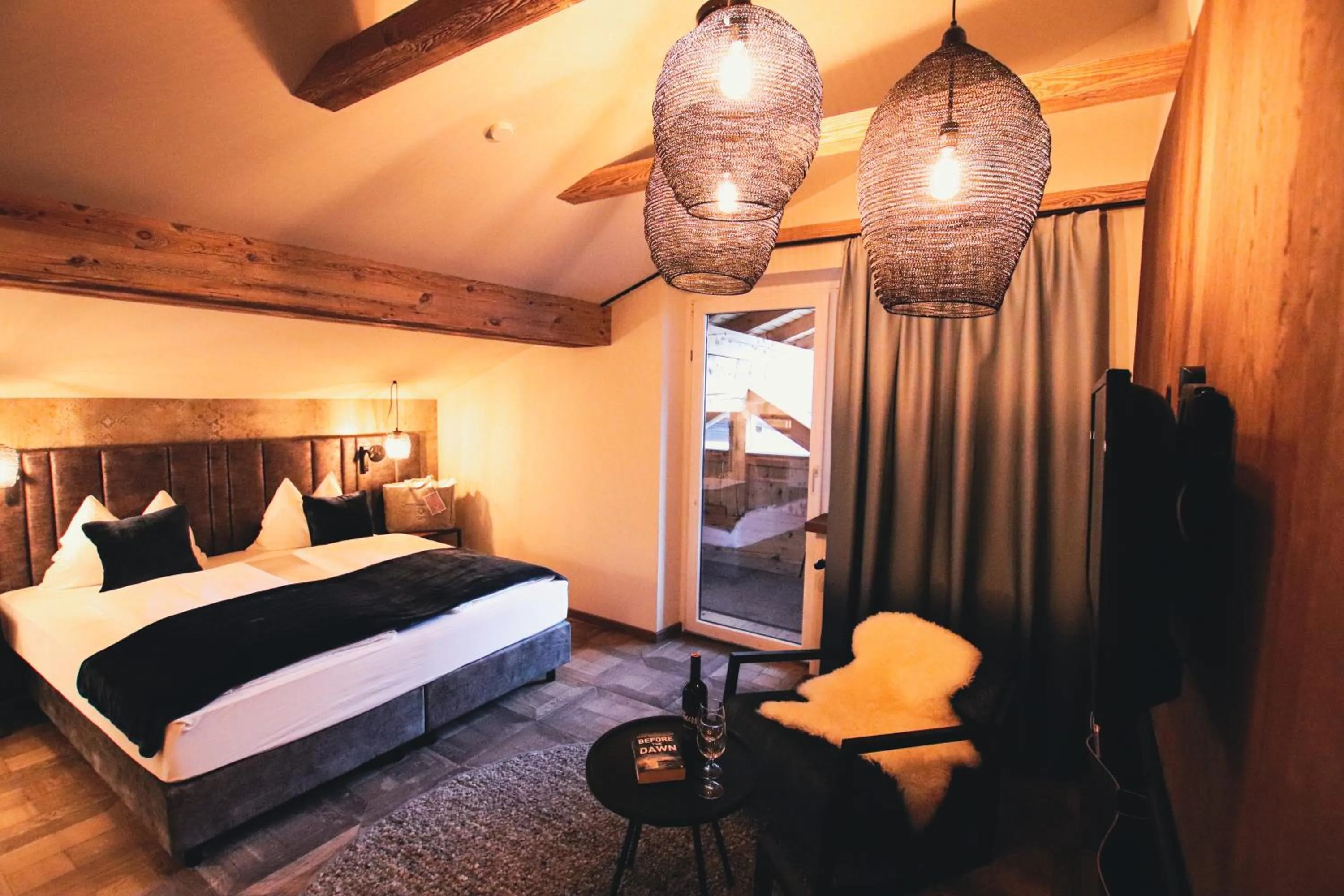 Living room, Bed in SOULSISTERS' Hotel 4 Sterne Superior