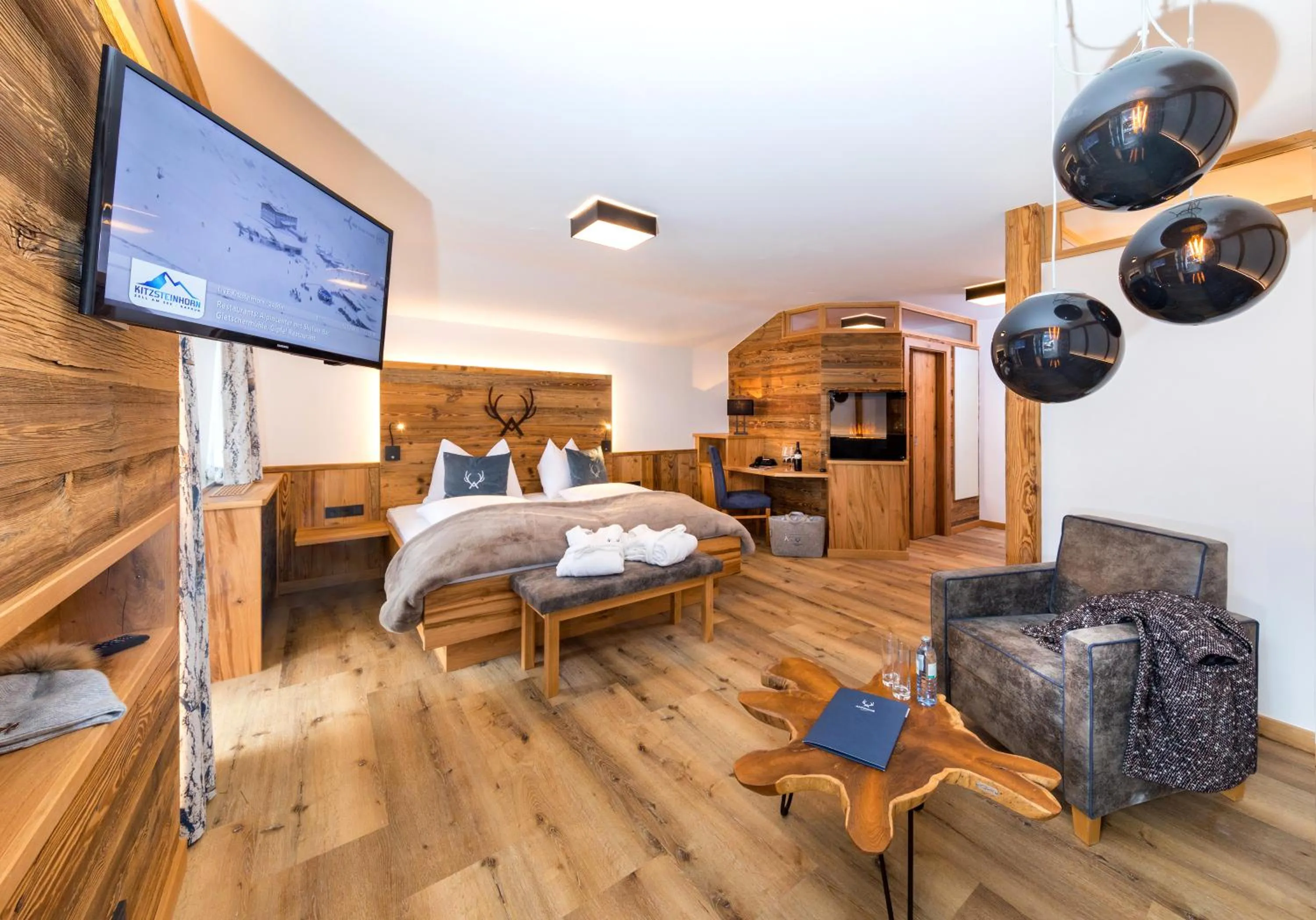 Photo of the whole room, Bed in SOULSISTERS' Hotel 4 Sterne Superior