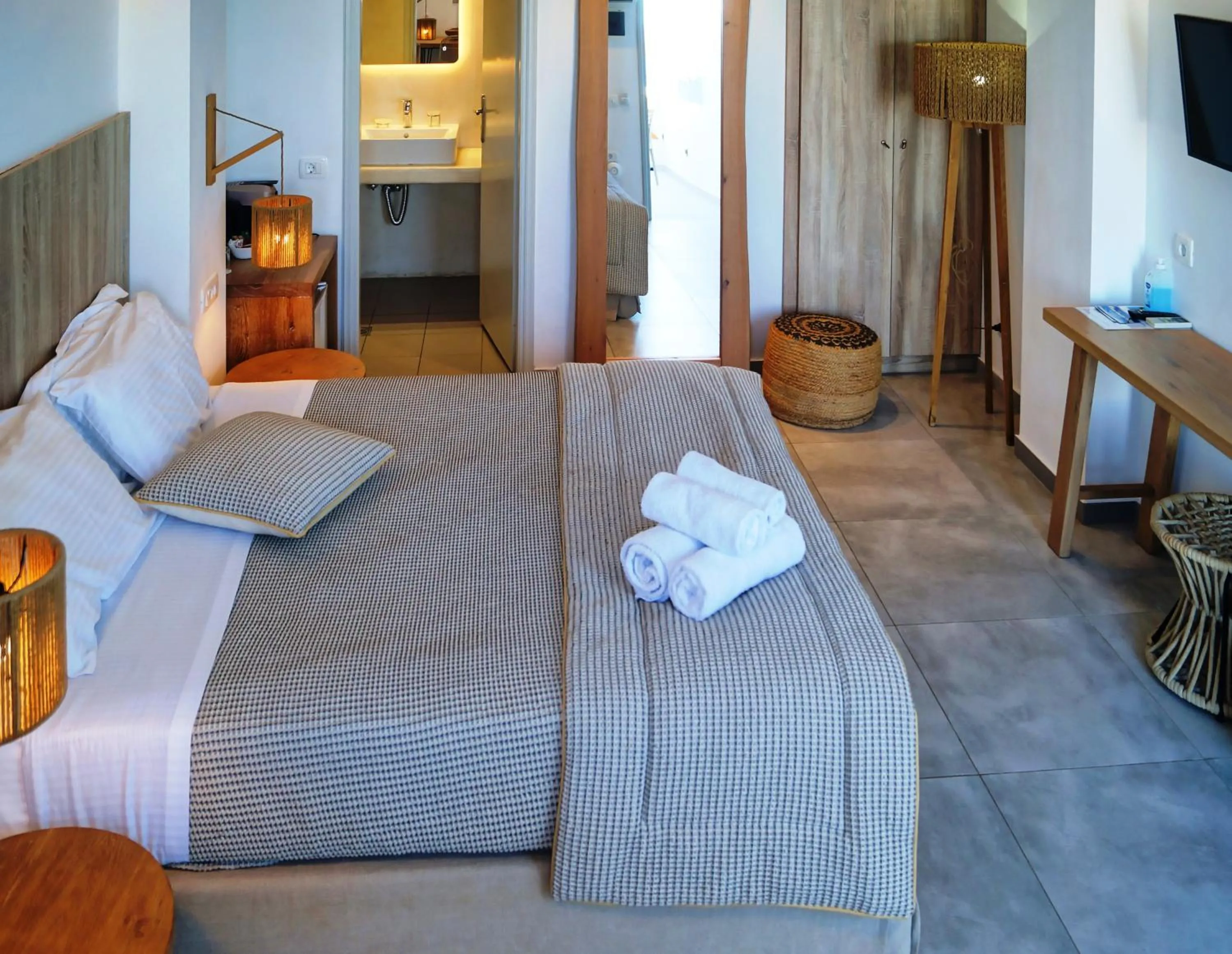 Bed in Kokkinos Villas