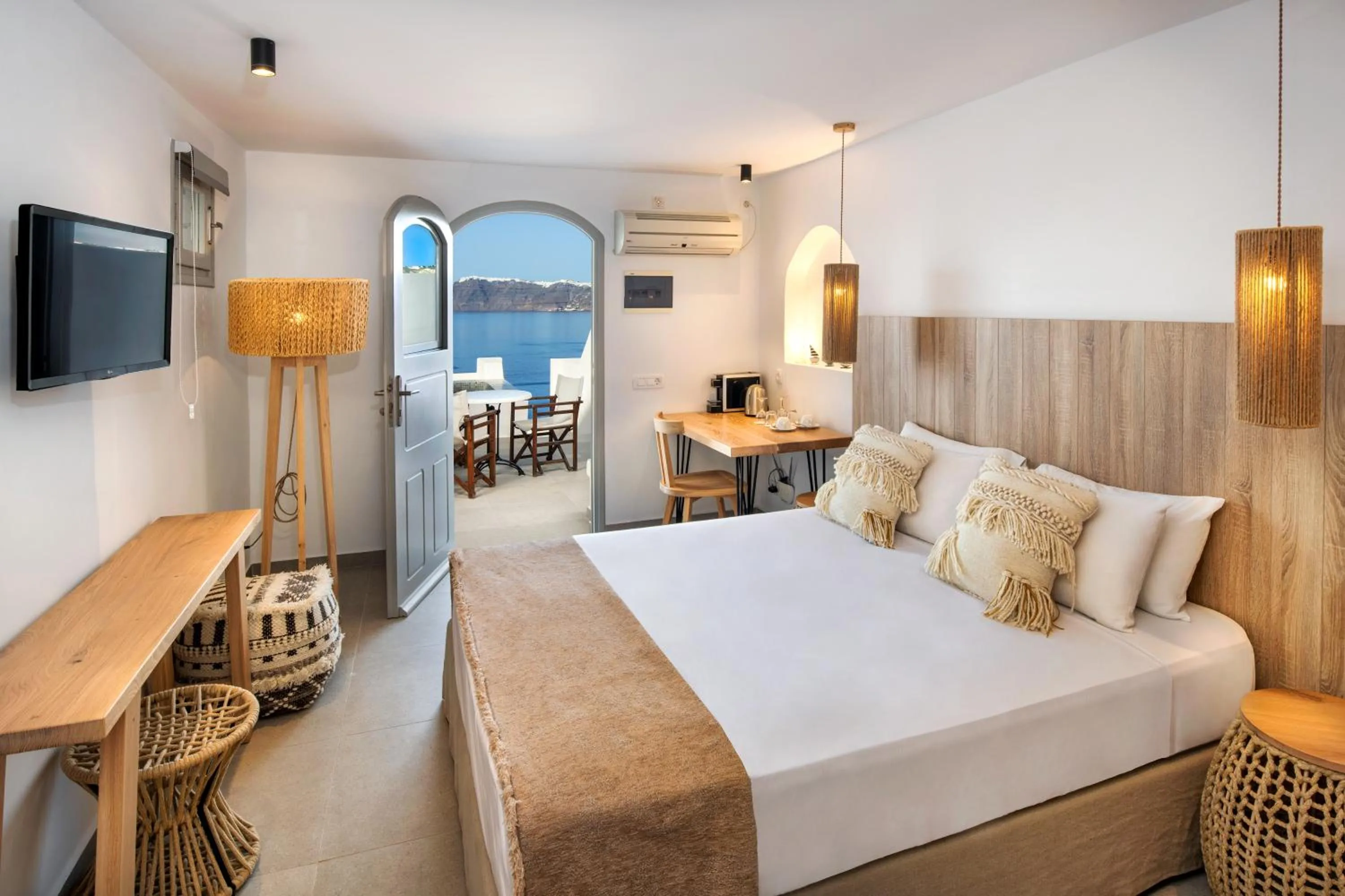 Bed in Kokkinos Villas