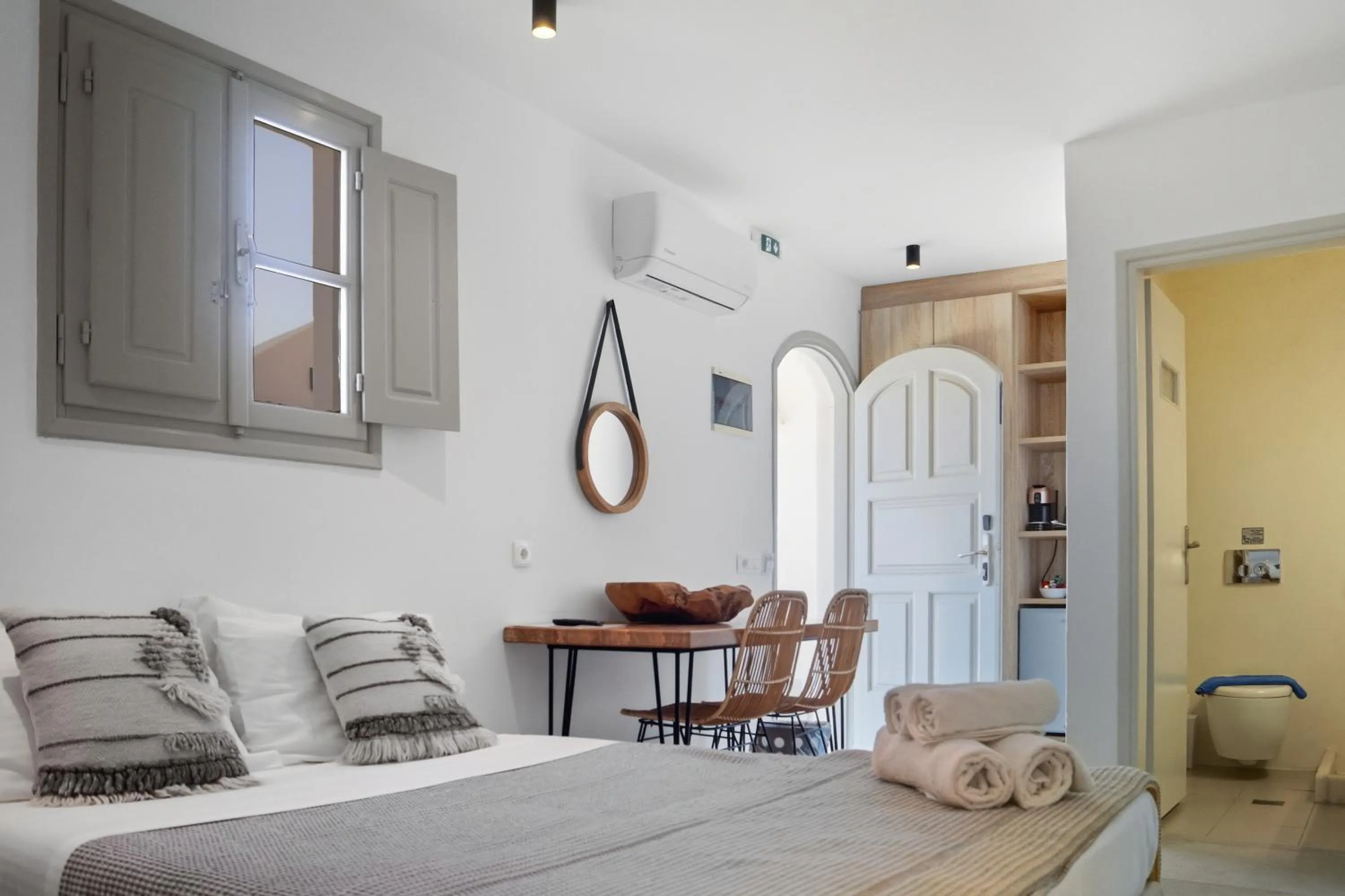 Bed in Kokkinos Villas