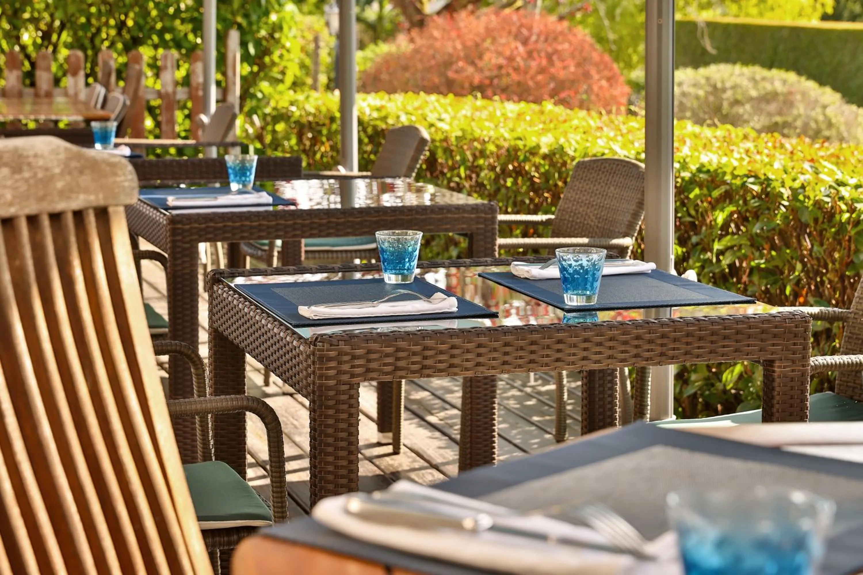 Patio in Logis Hôtel-Restaurant Les Voyageurs