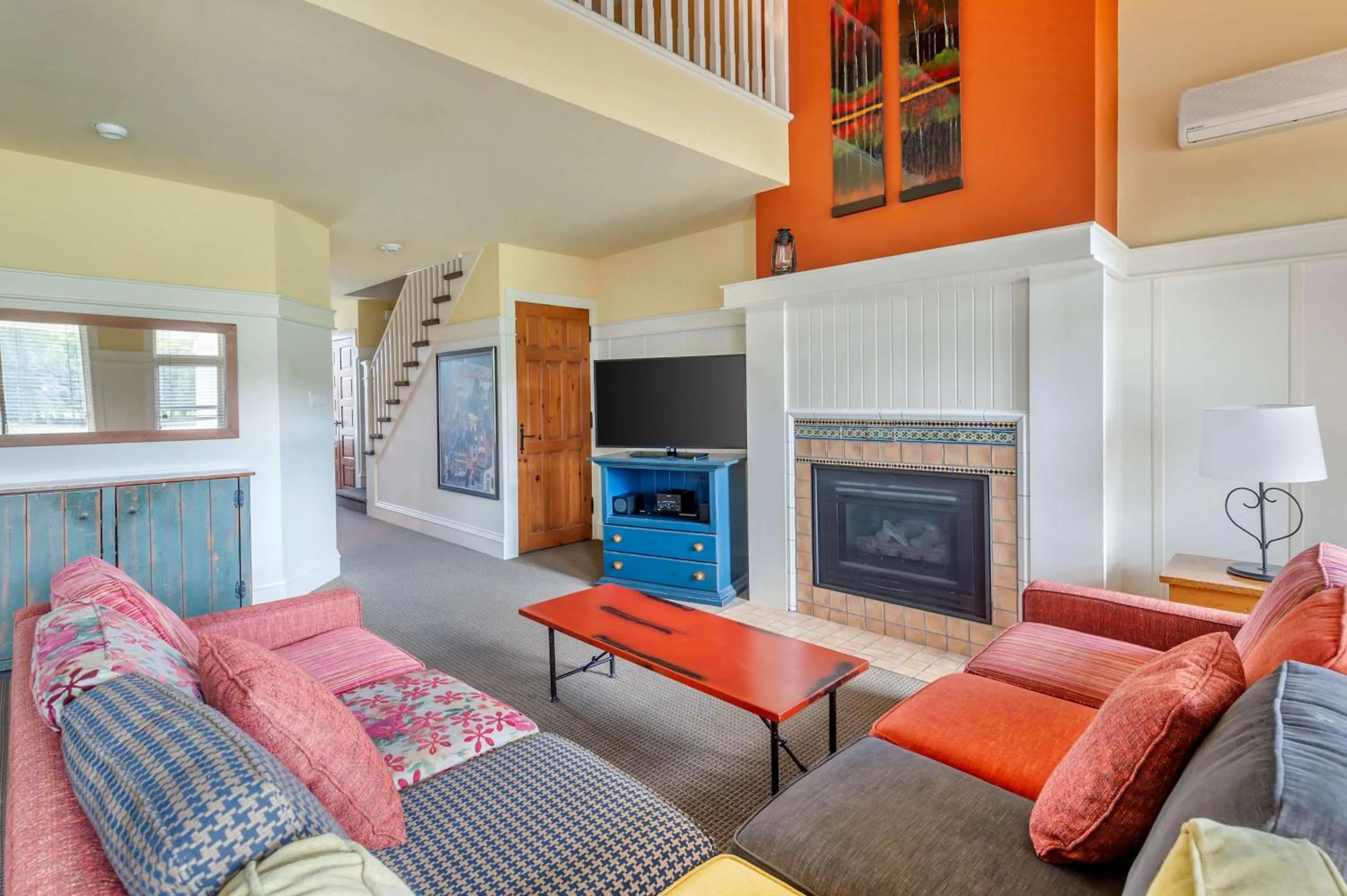 Living room in Hilton Grand Vacations Club Tremblant Canada