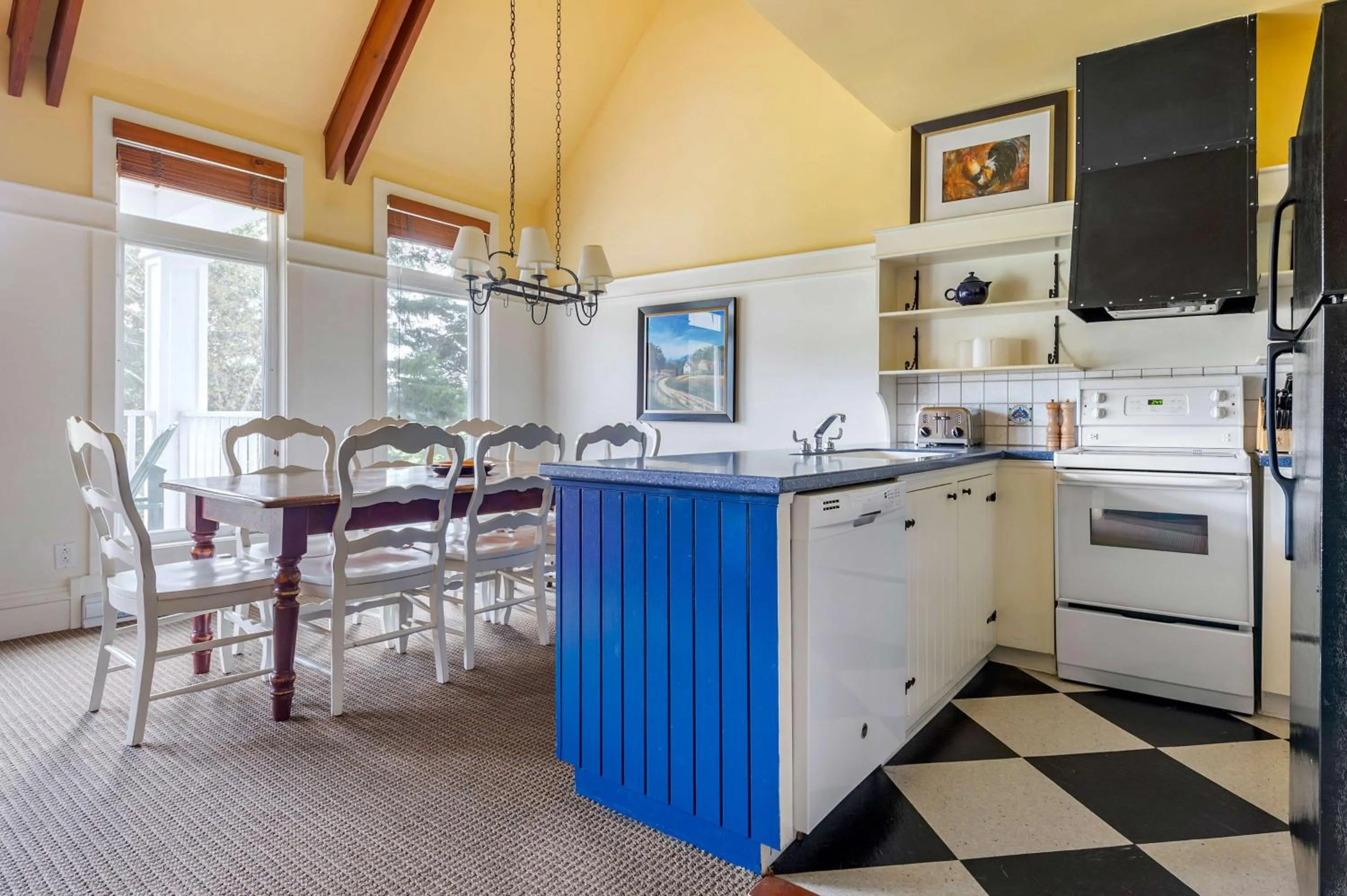 Kitchen or kitchenette in Hilton Grand Vacations Club Tremblant Canada