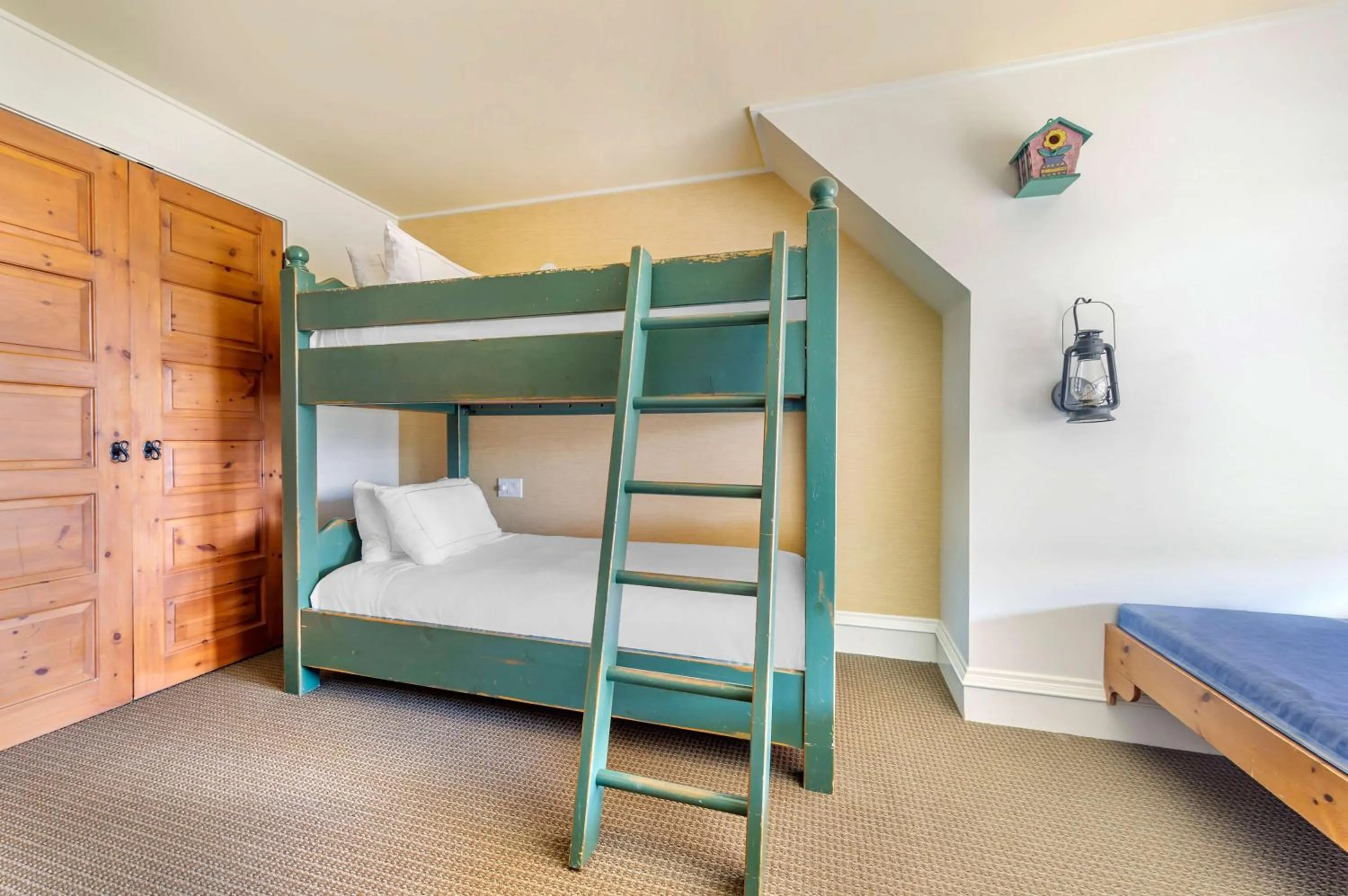 Bed in Hilton Grand Vacations Club Tremblant Canada