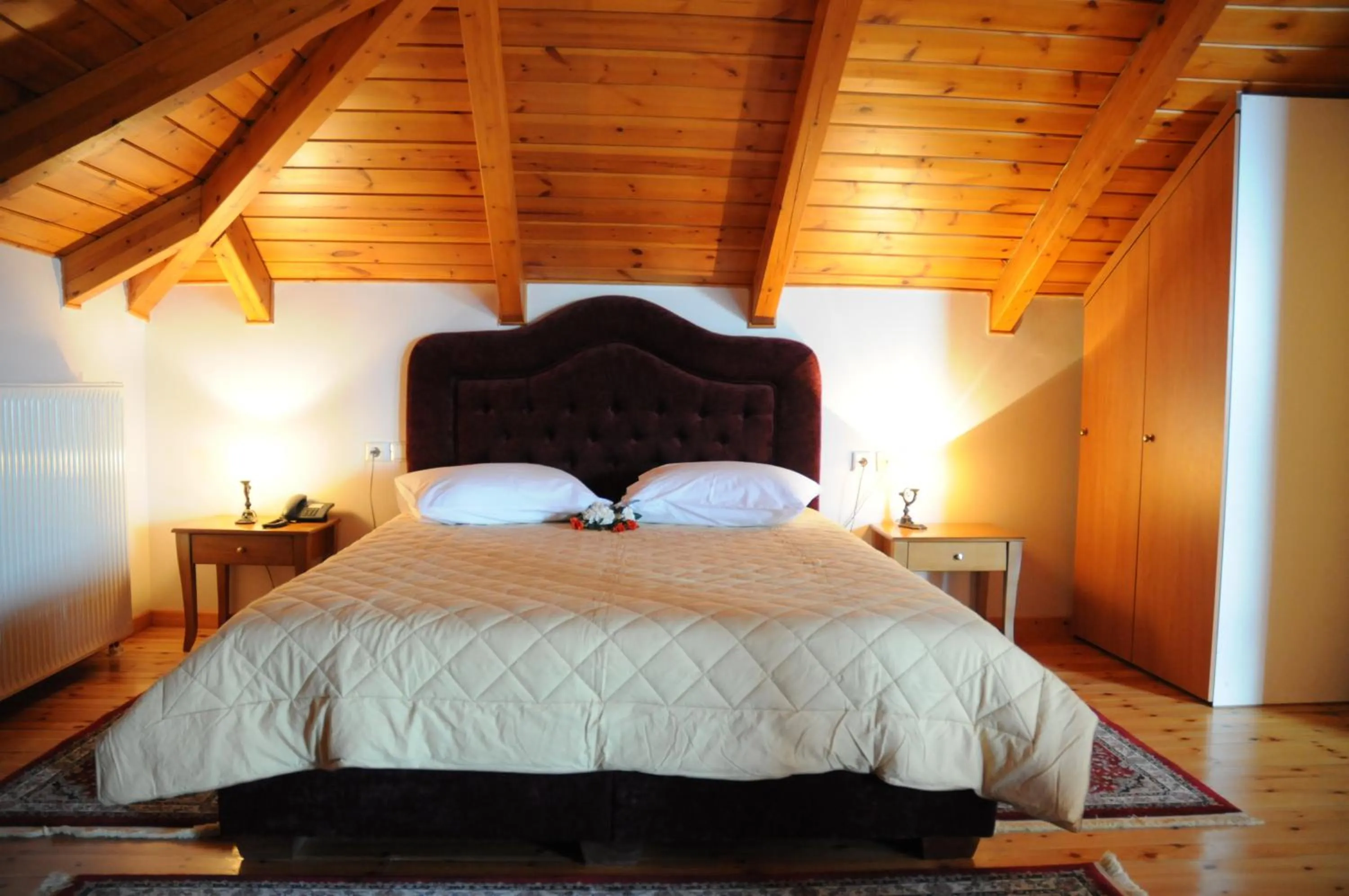 Bedroom, Bed in Horizon Hotel