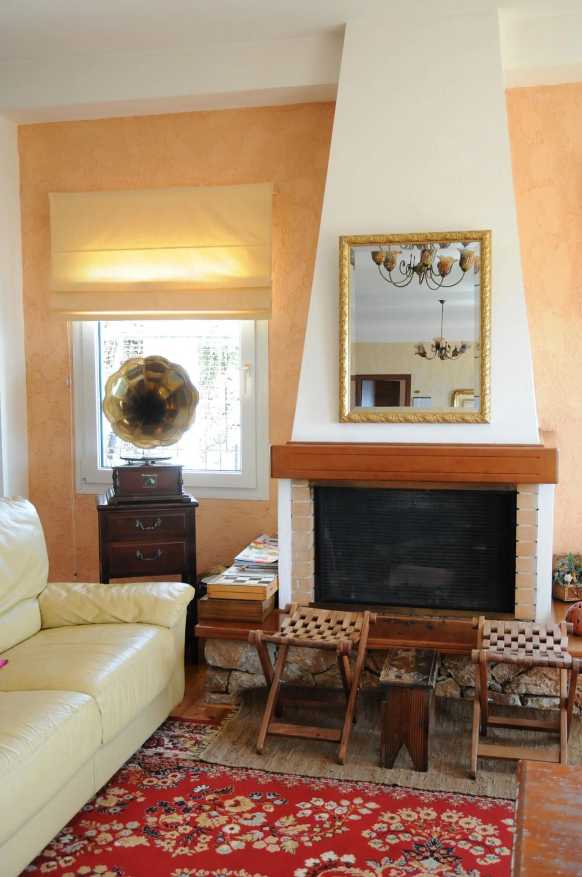 Communal lounge/ TV room in Horizon Hotel