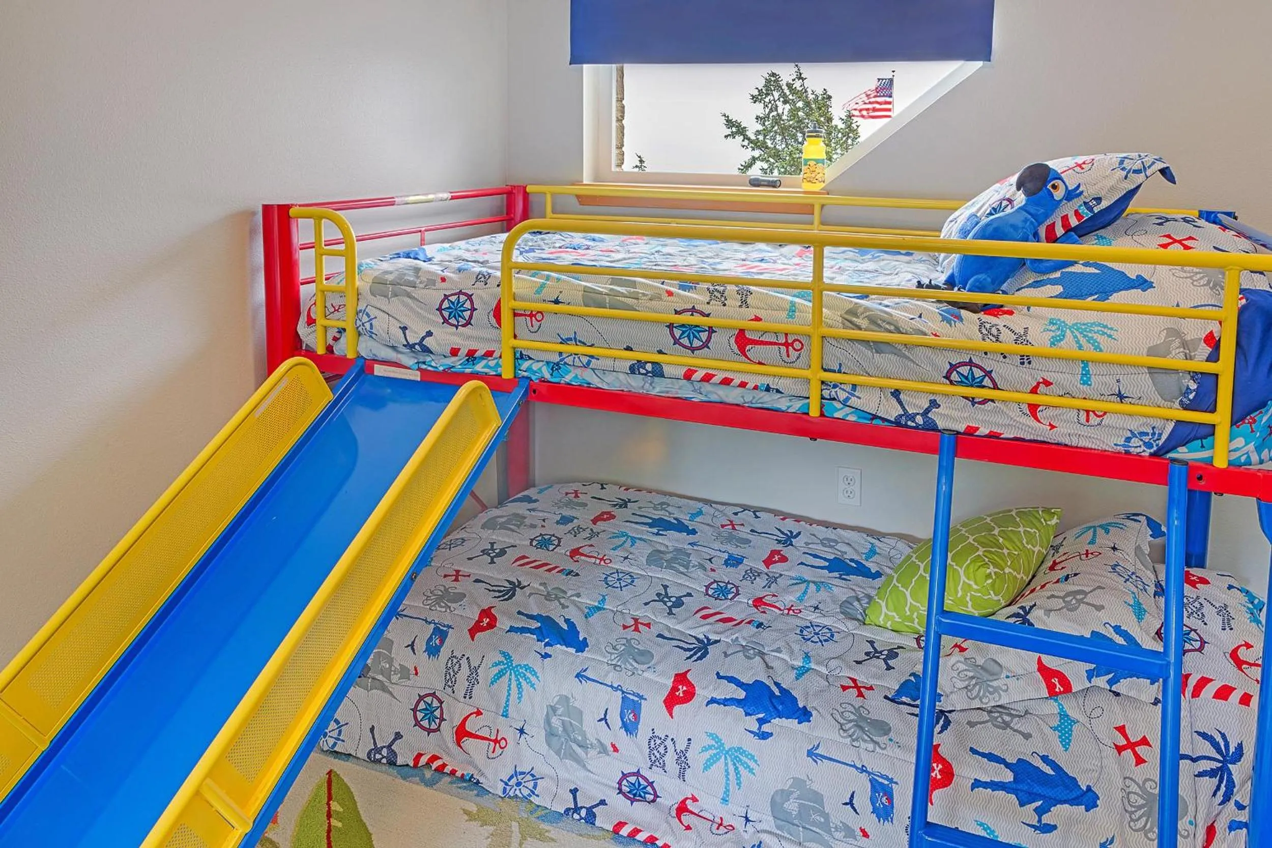 Bed in Beachfront Moclips Retreat w Hot Tub Fire Pit