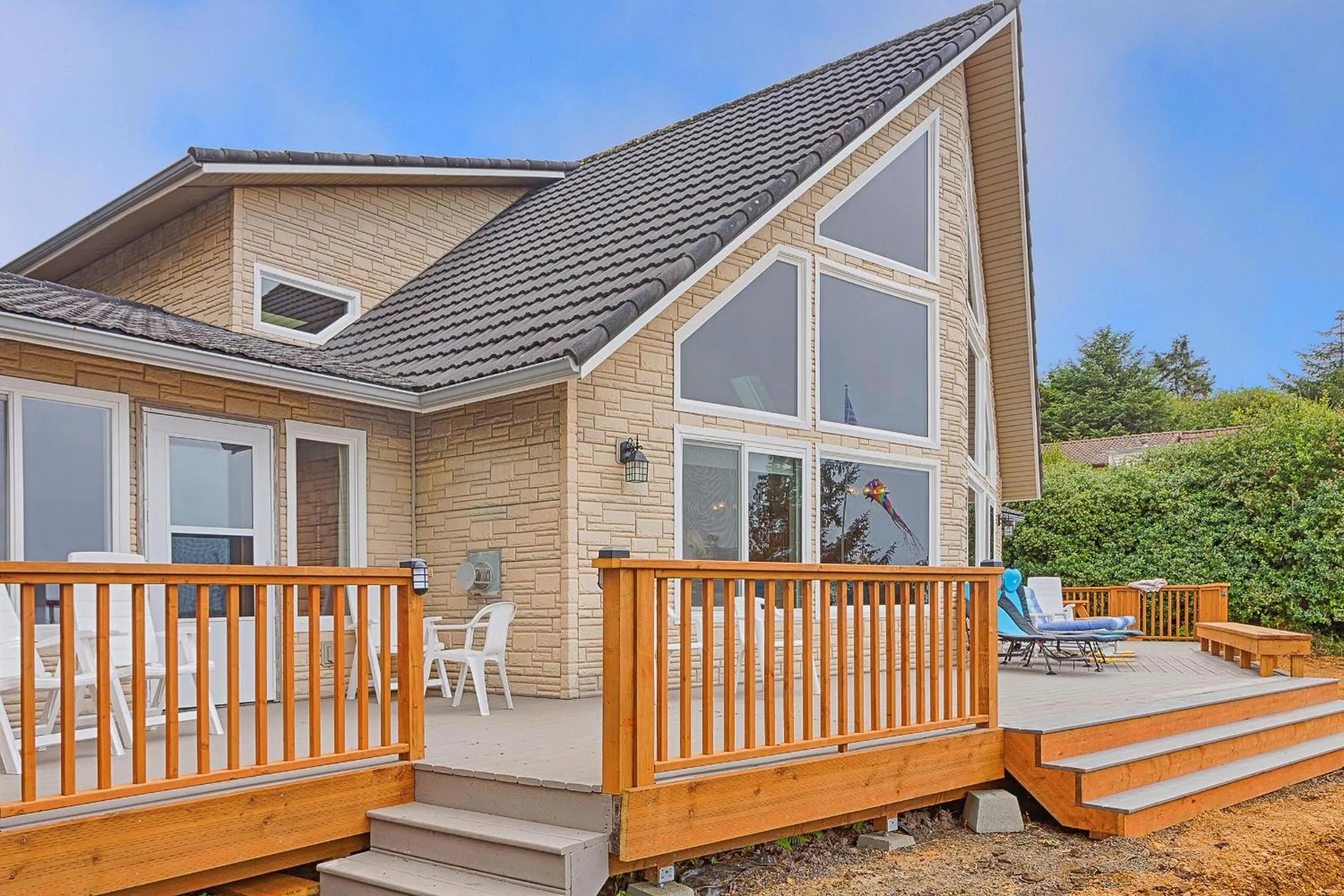 Beachfront Moclips Retreat w Hot Tub Fire Pit