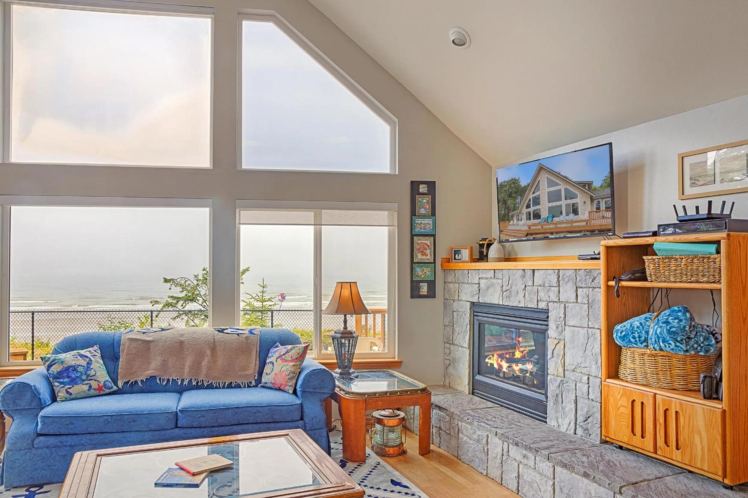 Beachfront Moclips Retreat w Hot Tub Fire Pit