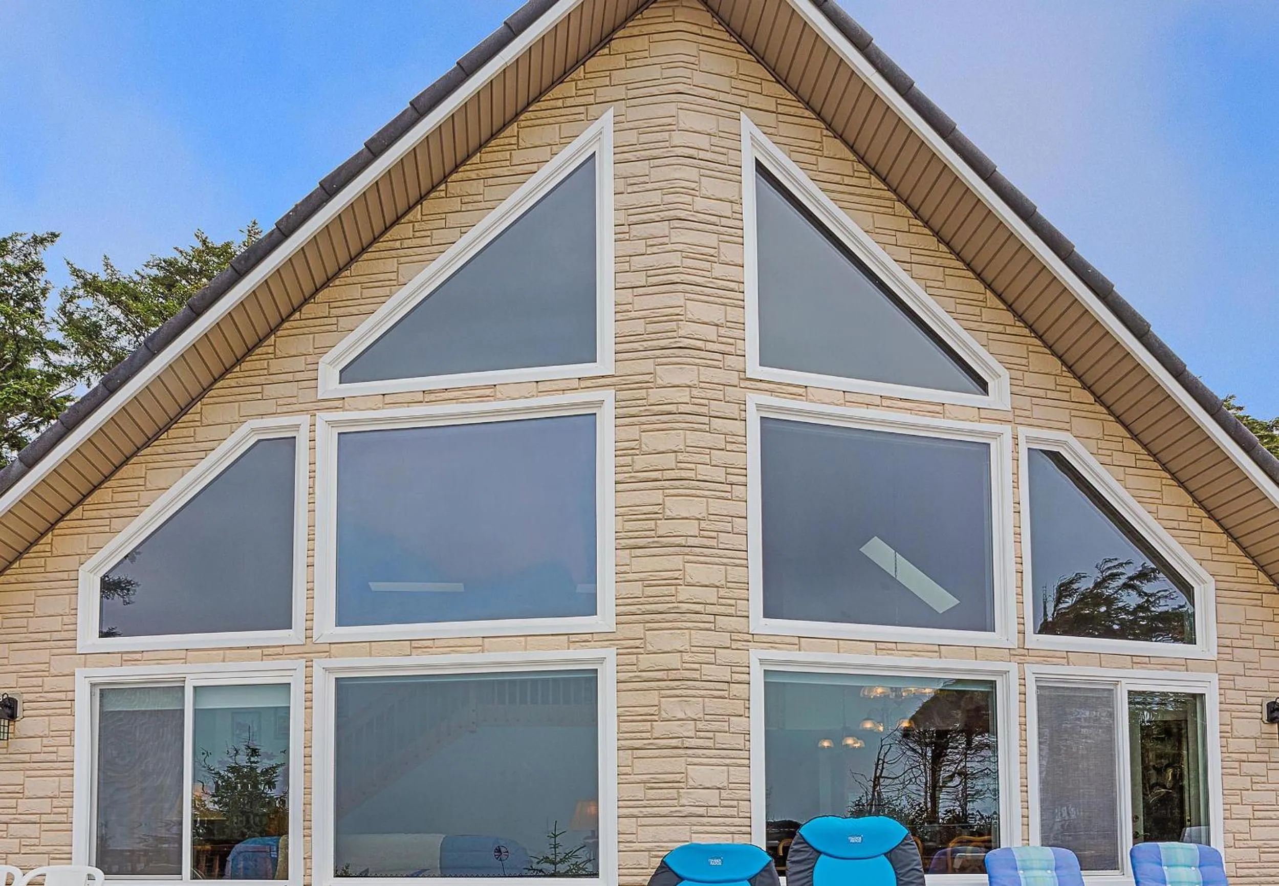 Beachfront Moclips Retreat w Hot Tub Fire Pit