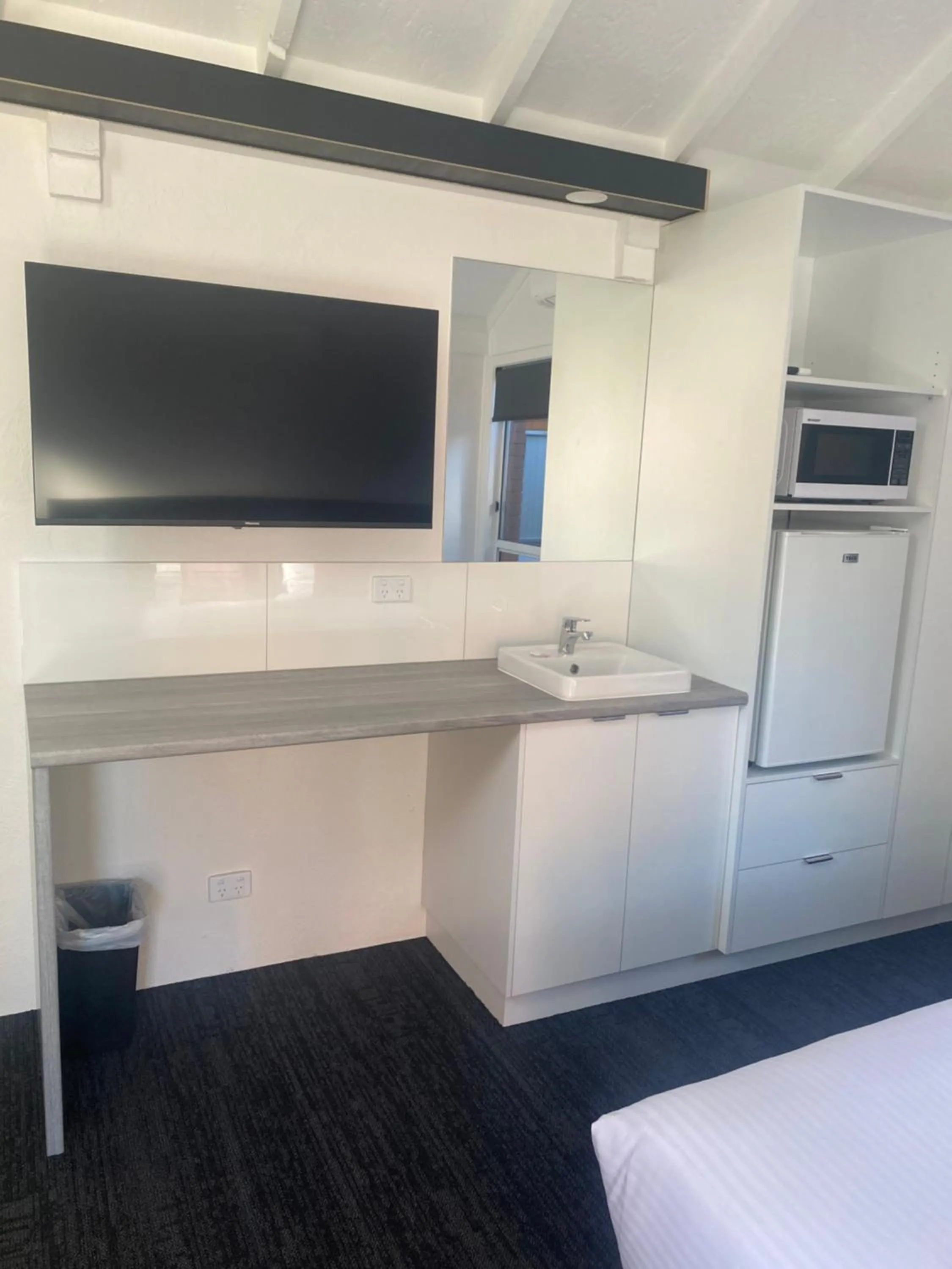 Bed in Railway Motel Myrtleford