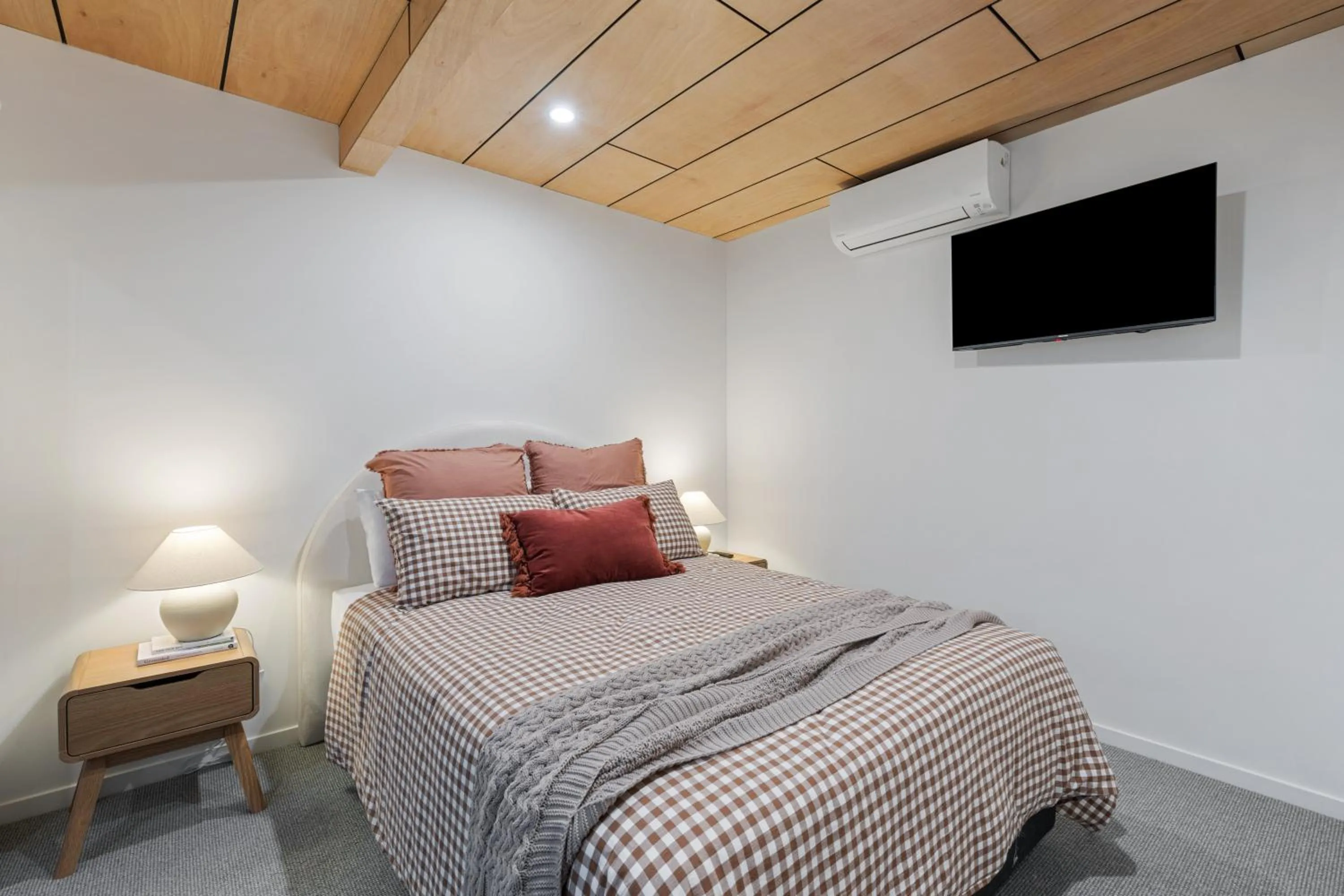 Bedroom, Bed in Railway Motel Myrtleford