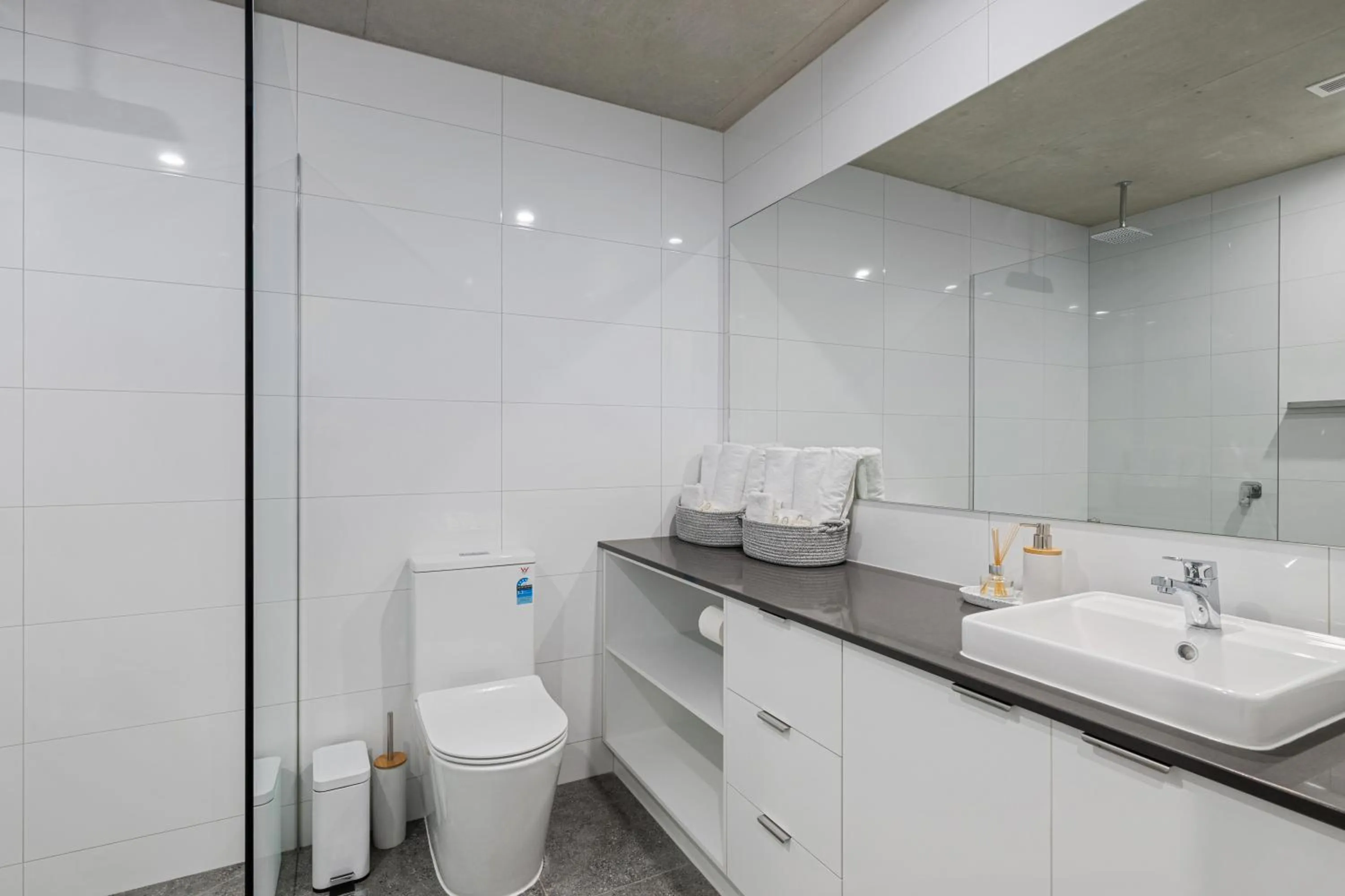 Bathroom in Railway Motel Myrtleford