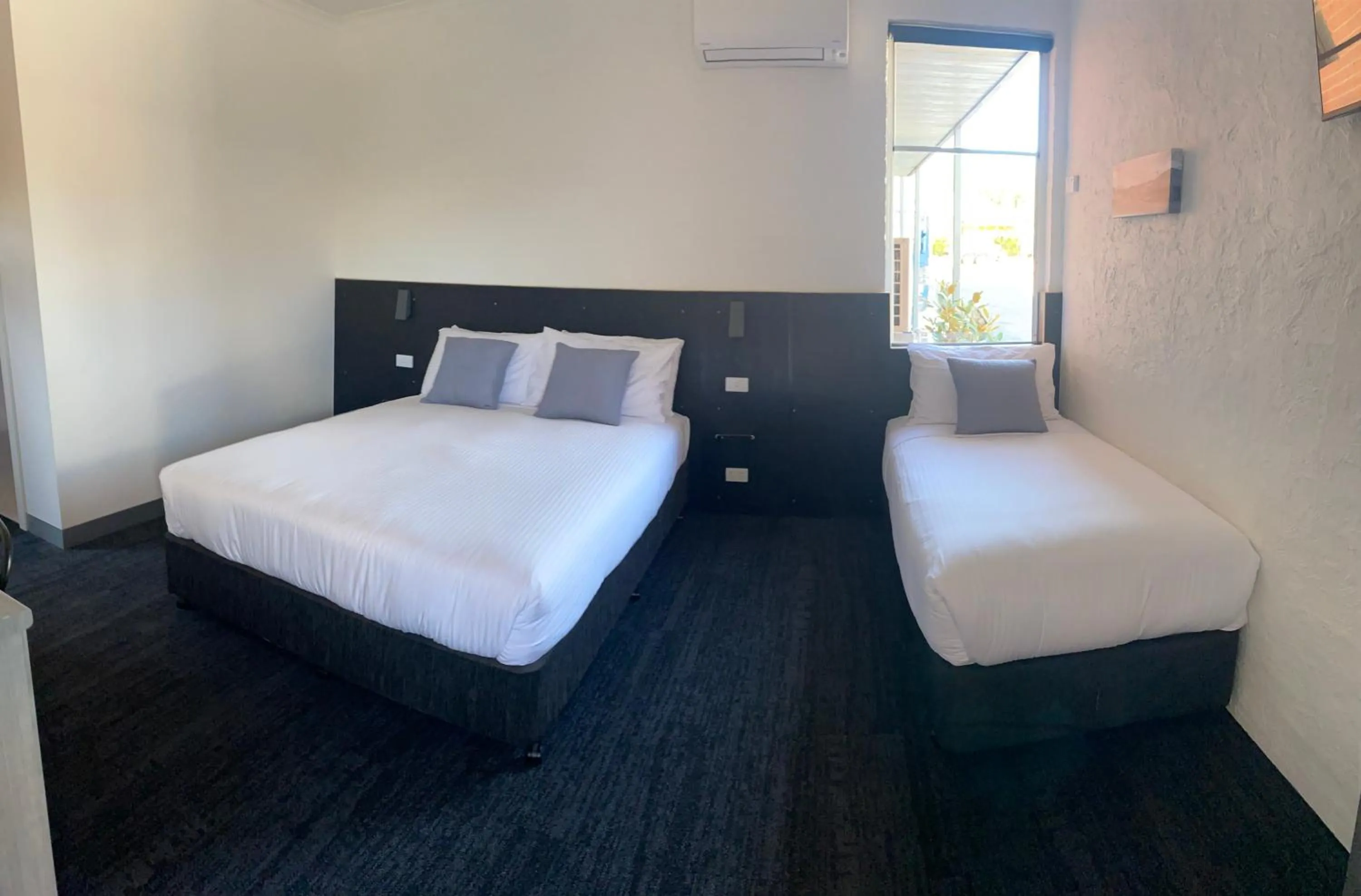 Bed in Railway Motel Myrtleford