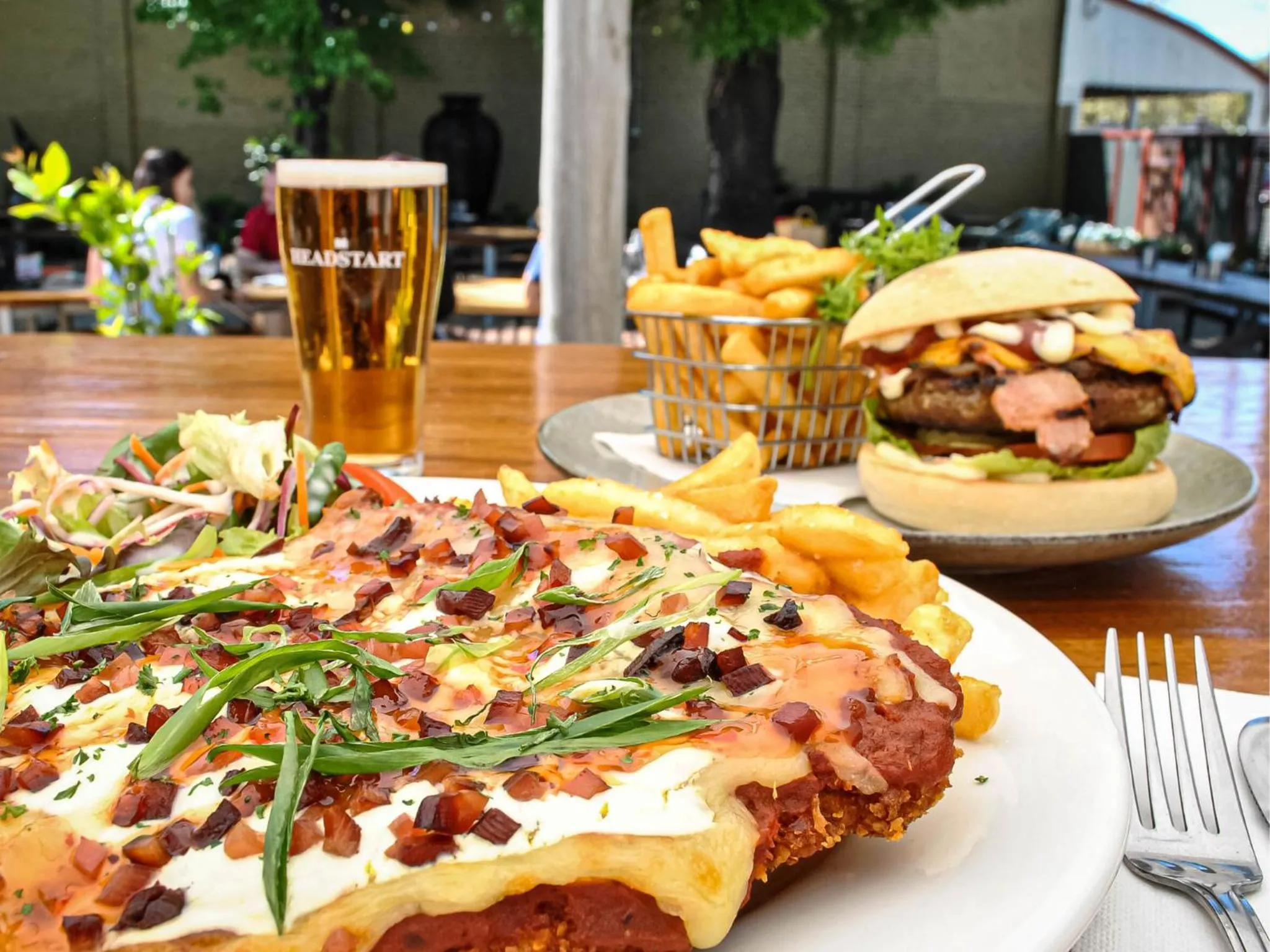 Restaurant/places to eat in Delatite Hotel