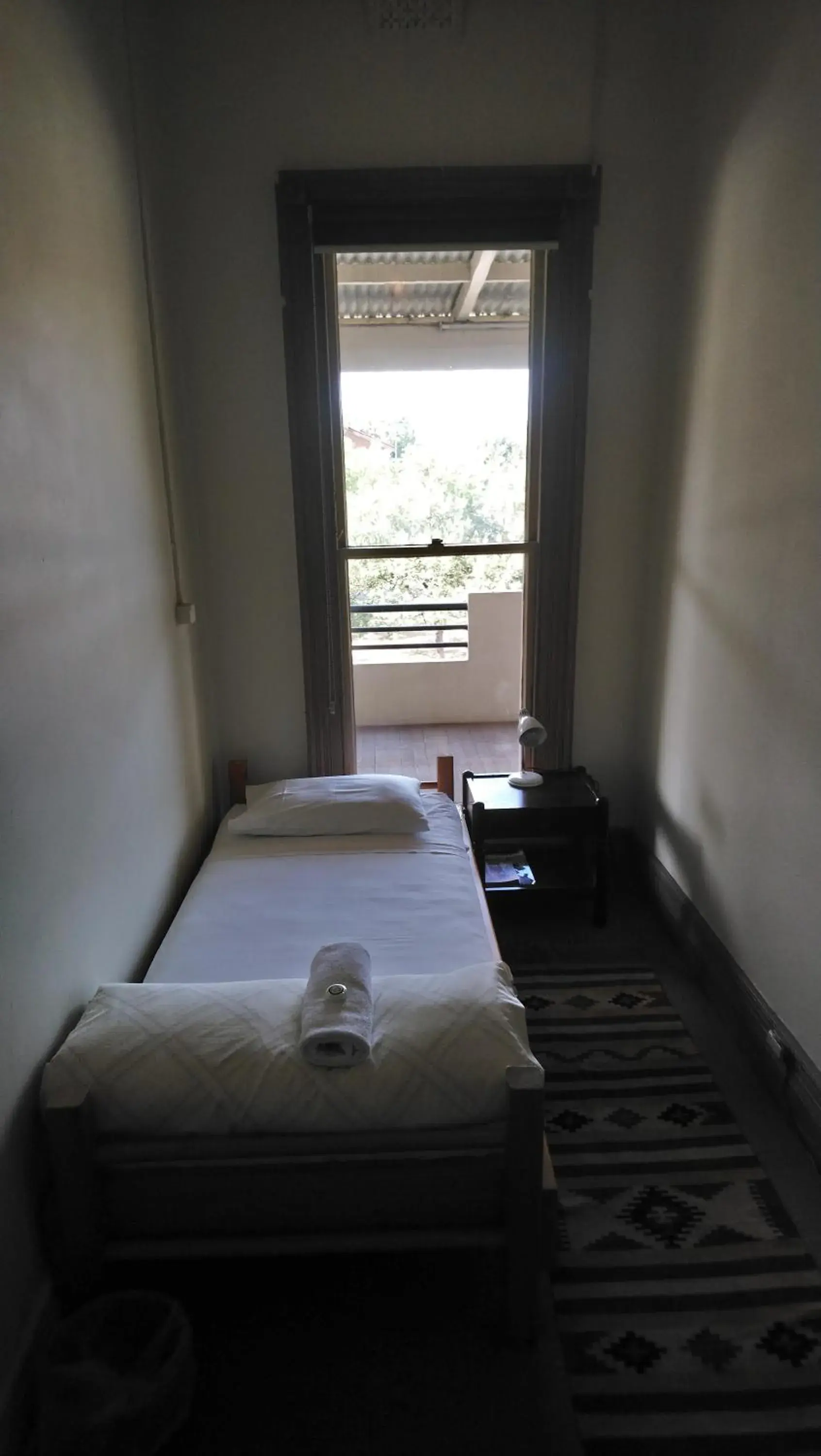 Single Room with Shared Shower and Toilet in Delatite Hotel Single Room with Shared Shower and Toilet in Delatite Hotel