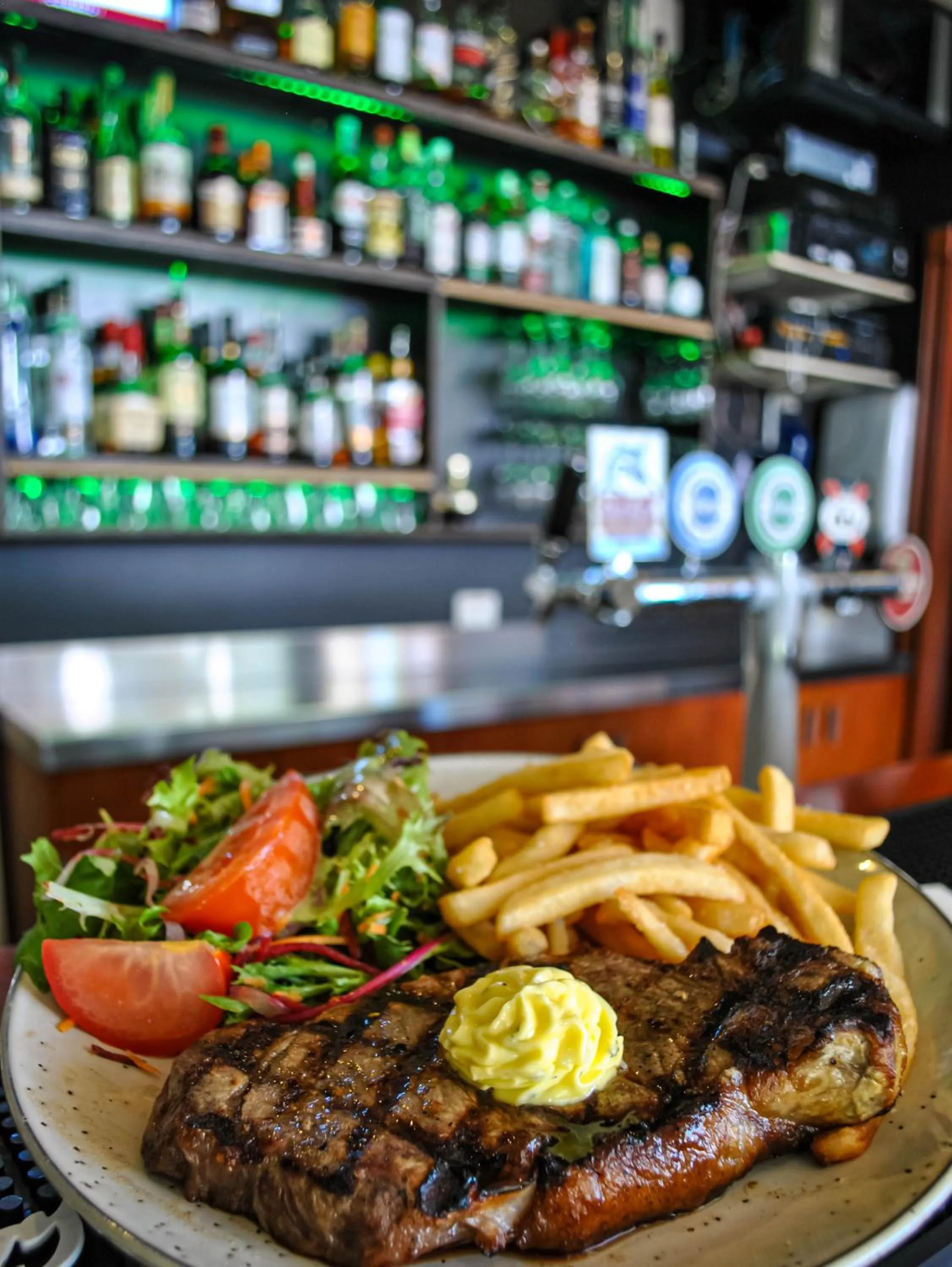 Restaurant/places to eat in Delatite Hotel