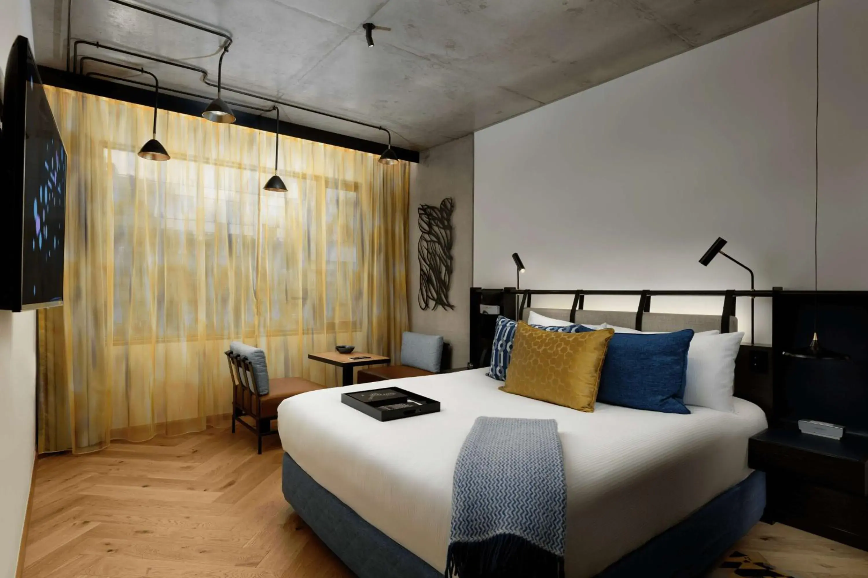 QT Deluxe King Room in QT Melbourne QT Deluxe King Room in QT Melbourne