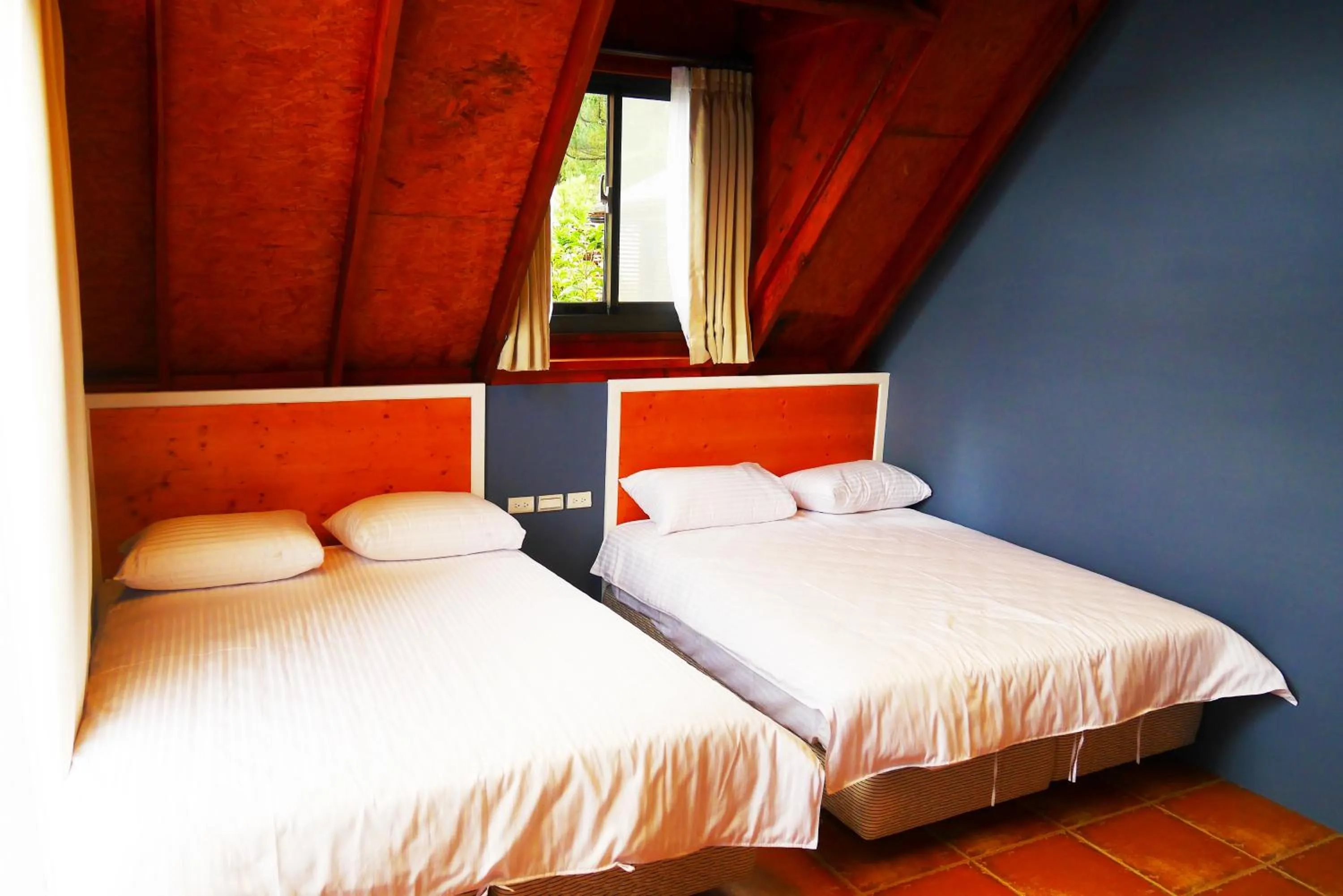 Shower, Bed in Yue Lake Backpackers