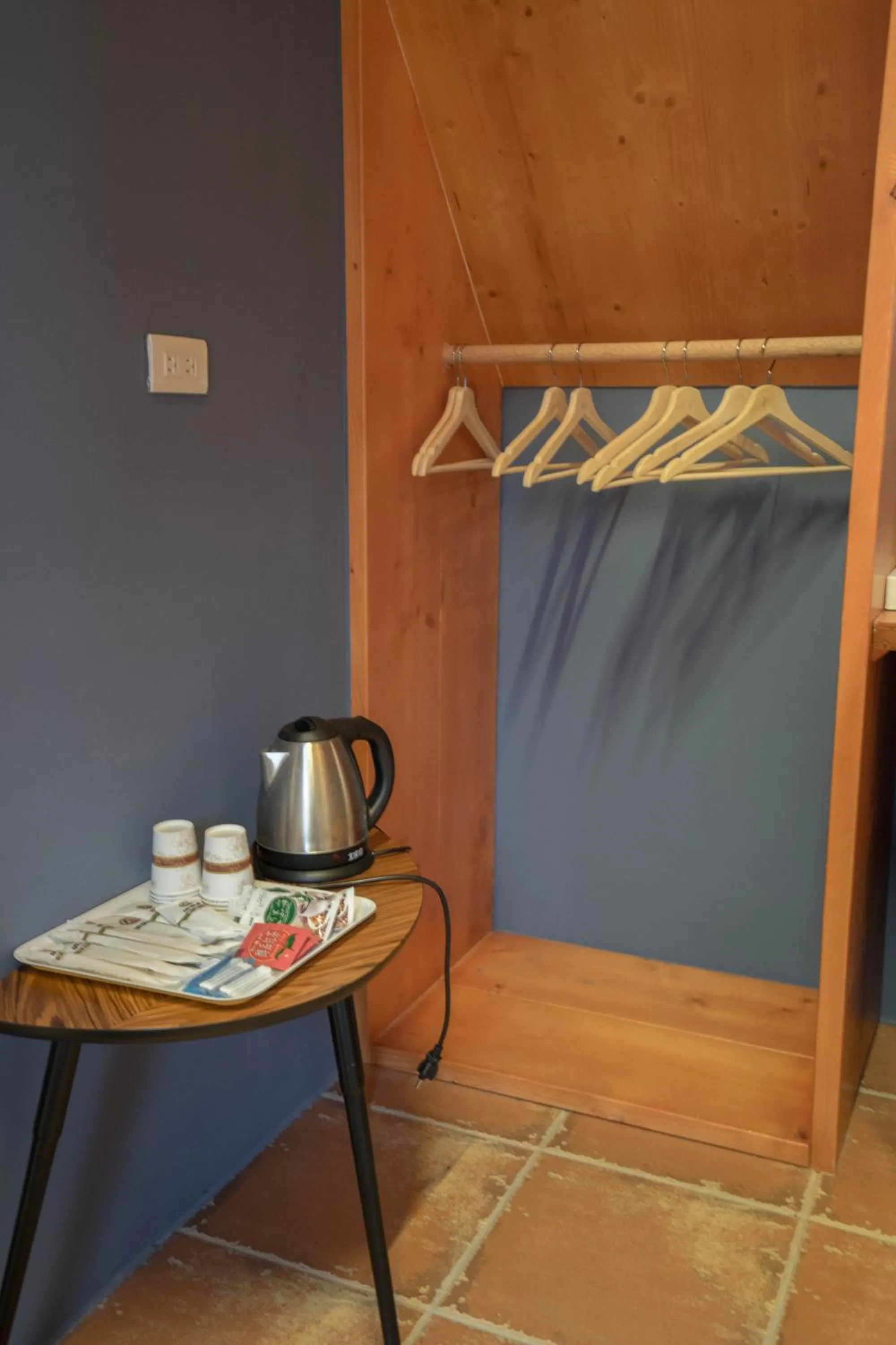 Yue Lake Backpackers