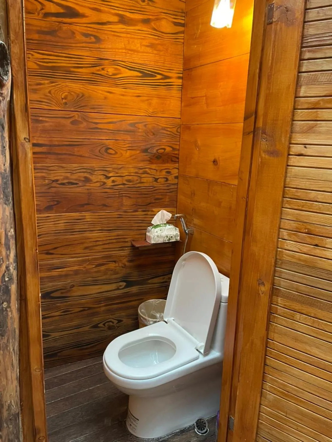 Yue Lake Backpackers