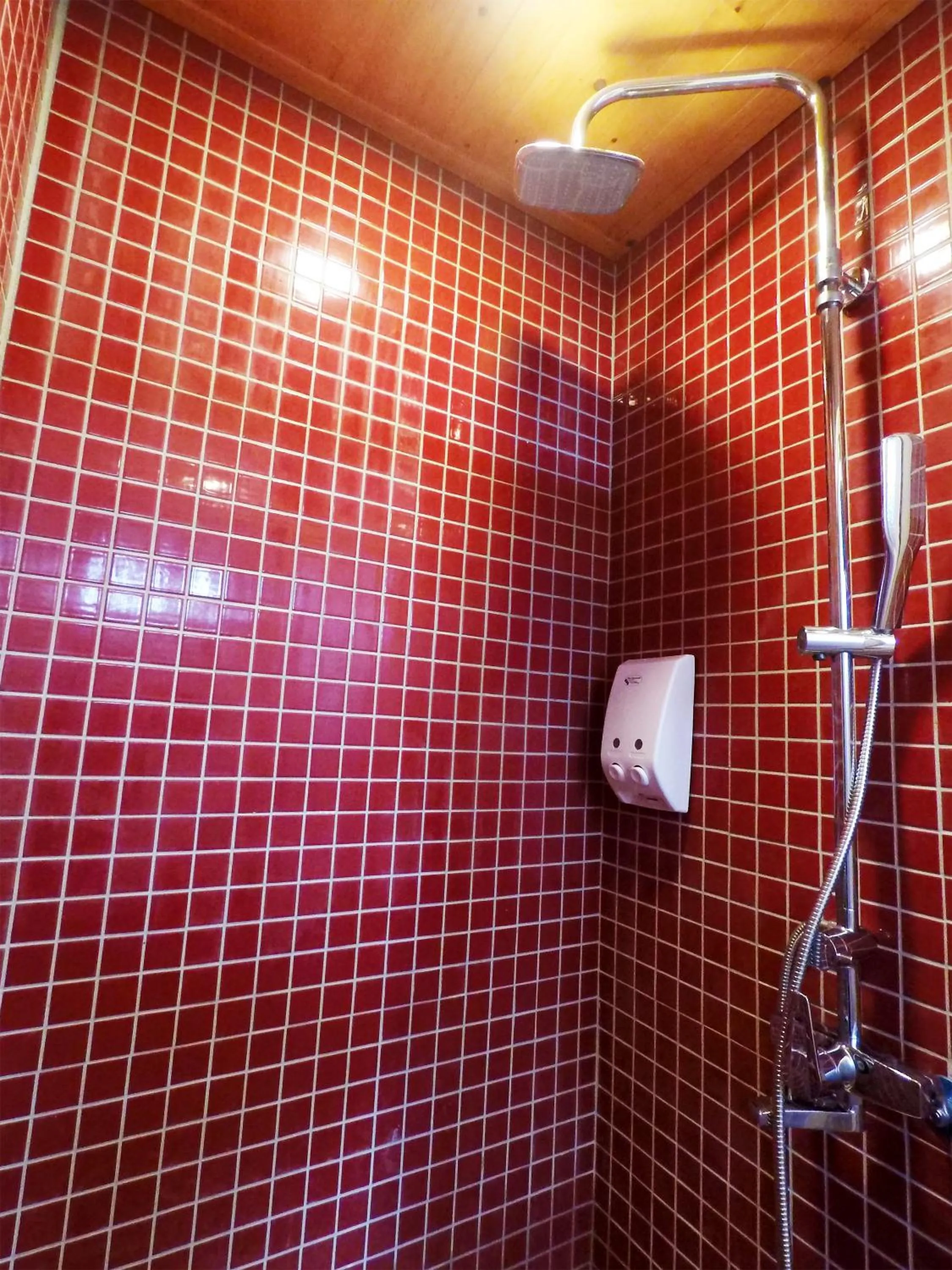 Yue Lake Backpackers