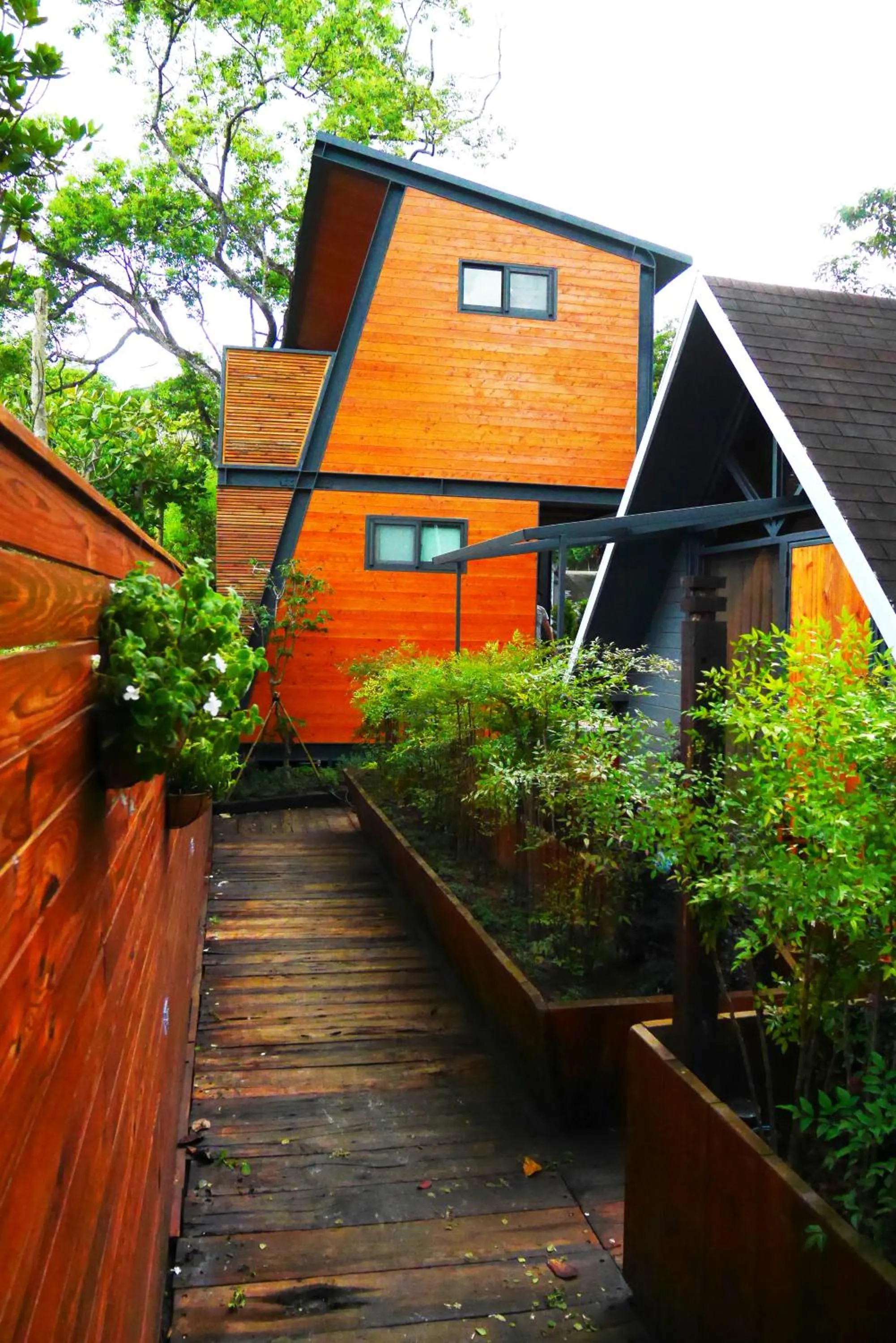 Property building in Yue Lake Backpackers