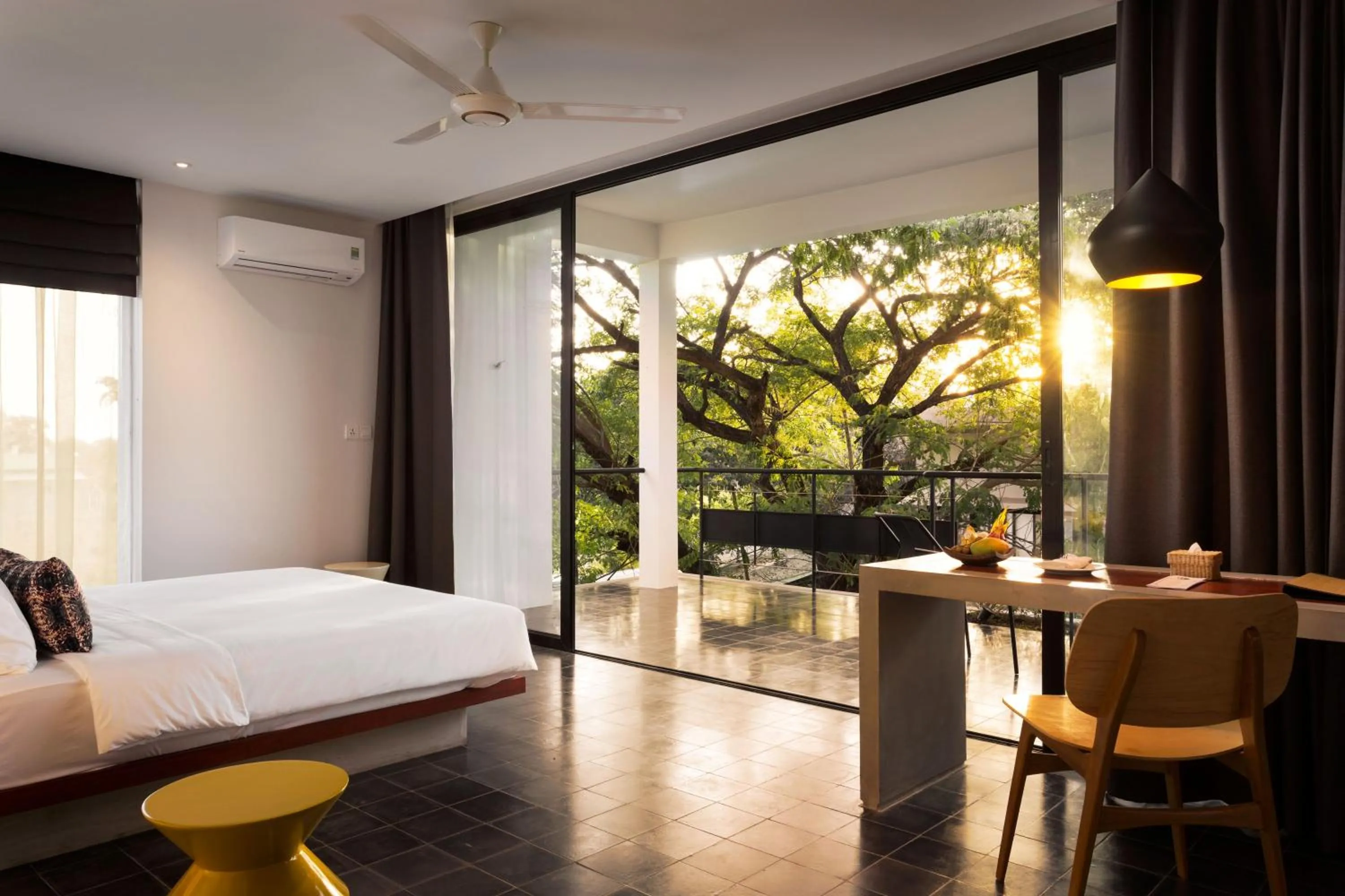 Balcony/Terrace, Bed in Hillocks Hotel & Spa